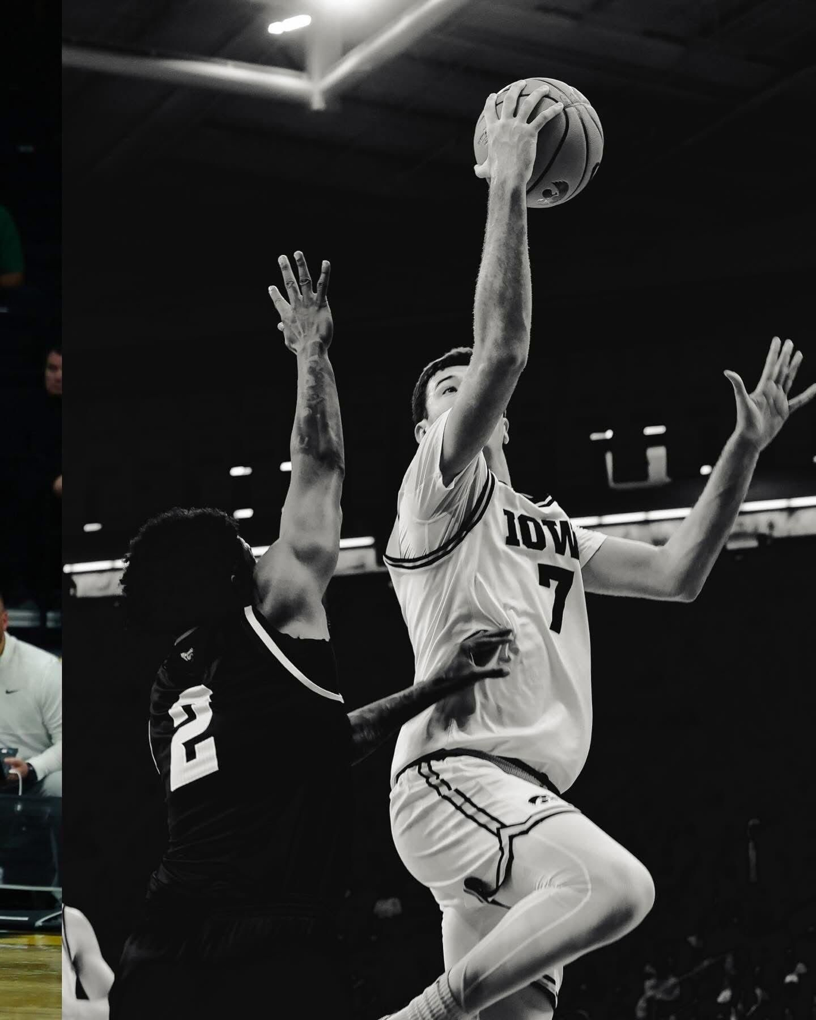 NCAA: Álvaro Folgueiras confirma su gran inicio en Iowa