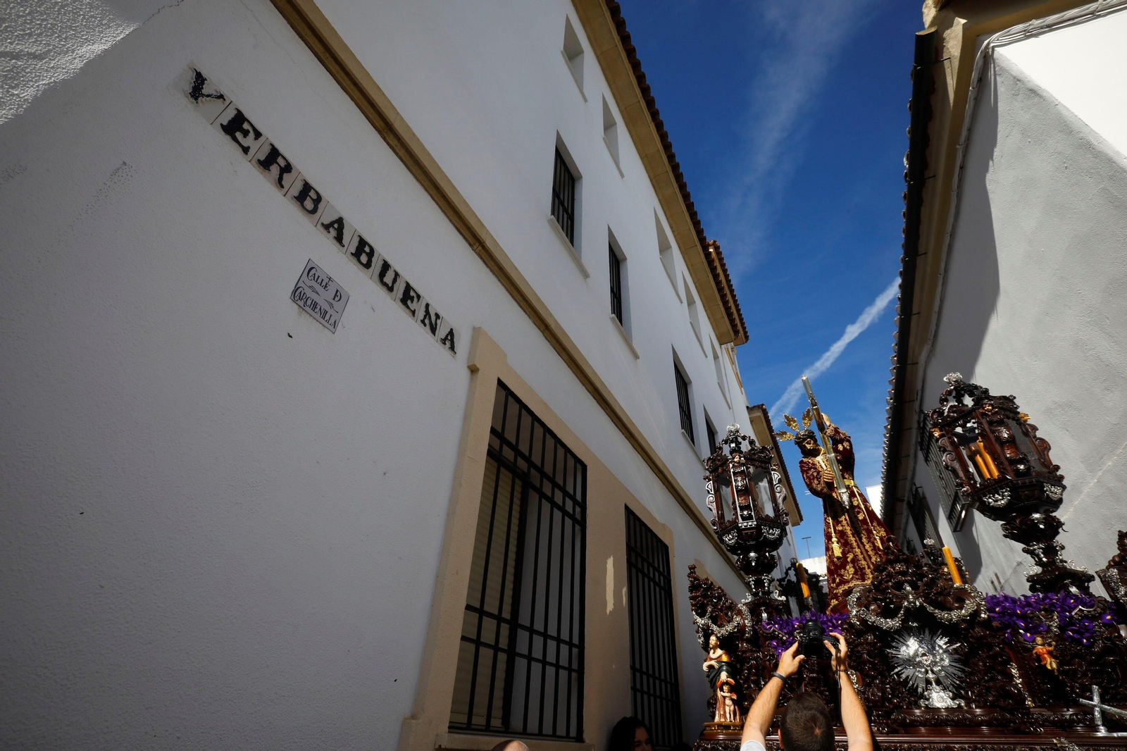 Jueves Santo en Córdoba: la procesión del Nazareno, en imágenes