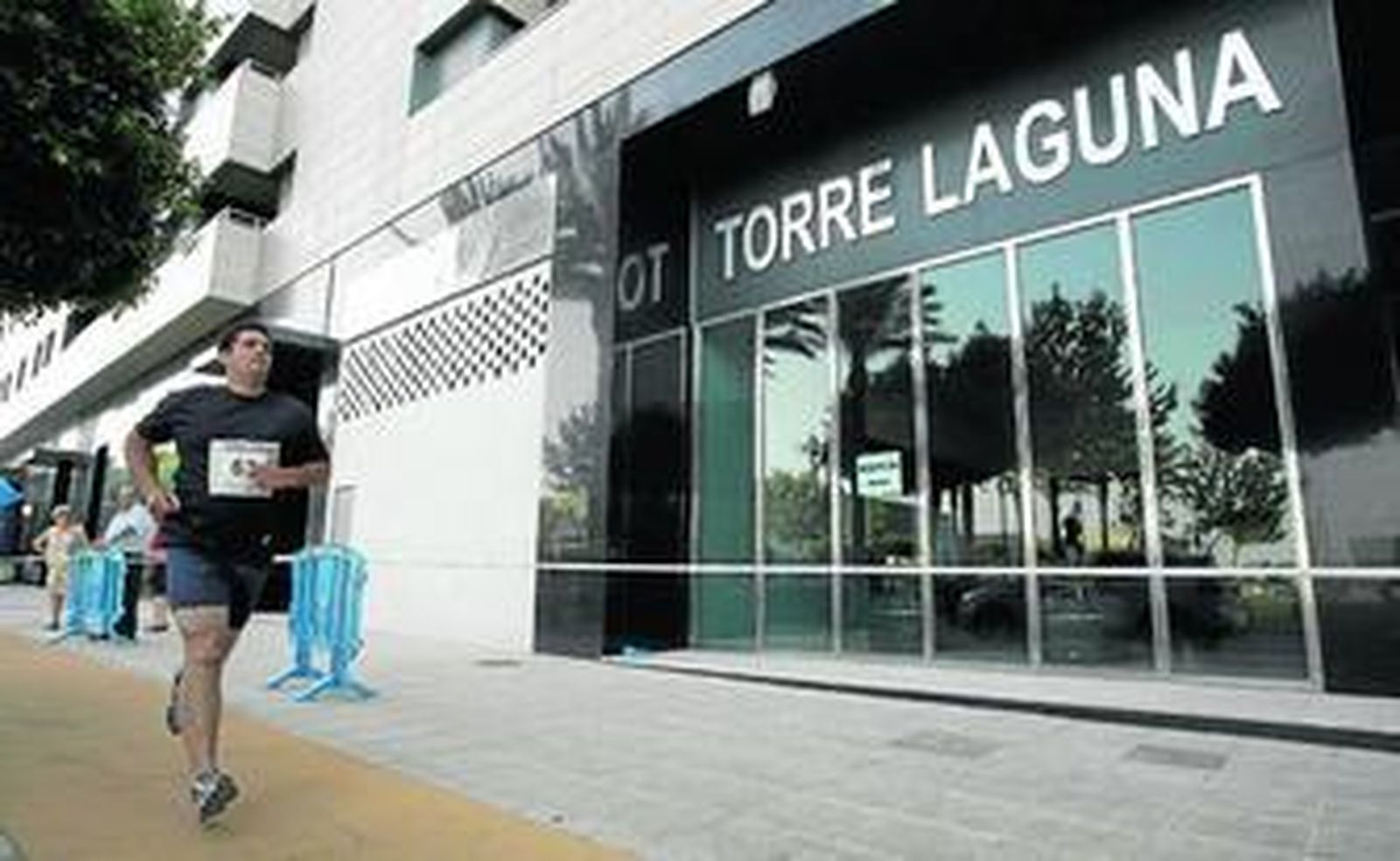 La carrera tuvo como escenario el edificio más alto de El Ejido, el recién inaugurado Torre Laguna.