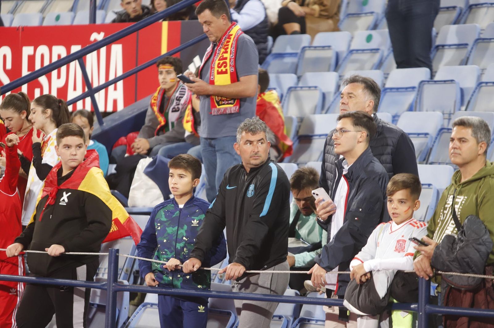 Gran ambiente para ver la selección española sub-21 en Huelva