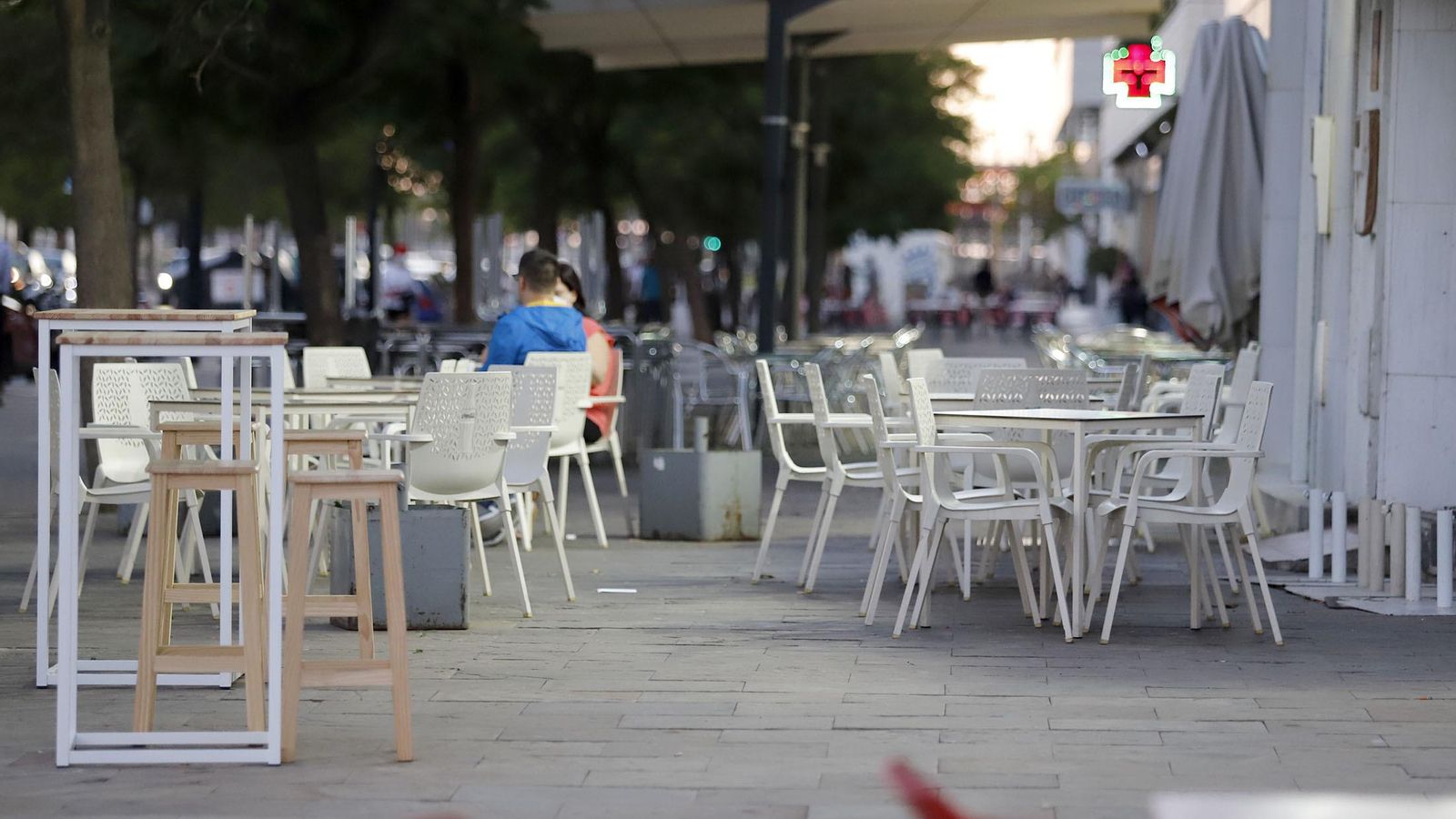 Veladores en la Avenida de la Ría de Pescadería. Veladores en la Avenida de la Ría de Pescadería.