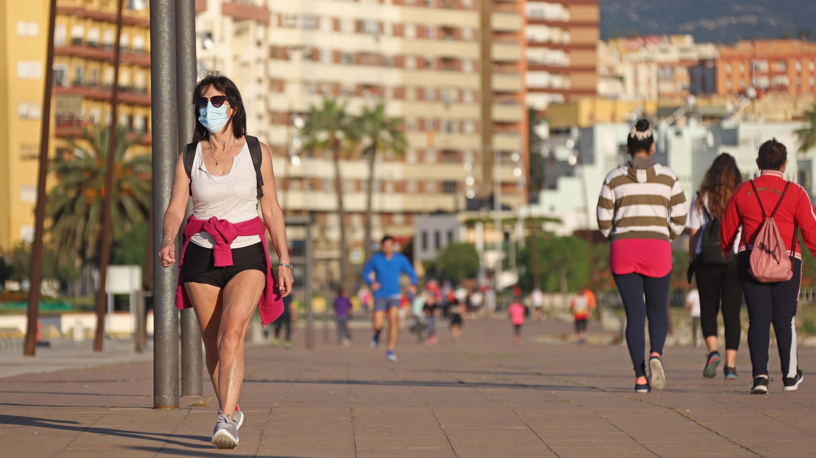 Deportistas y mayores vuelven a la calle en Algeciras