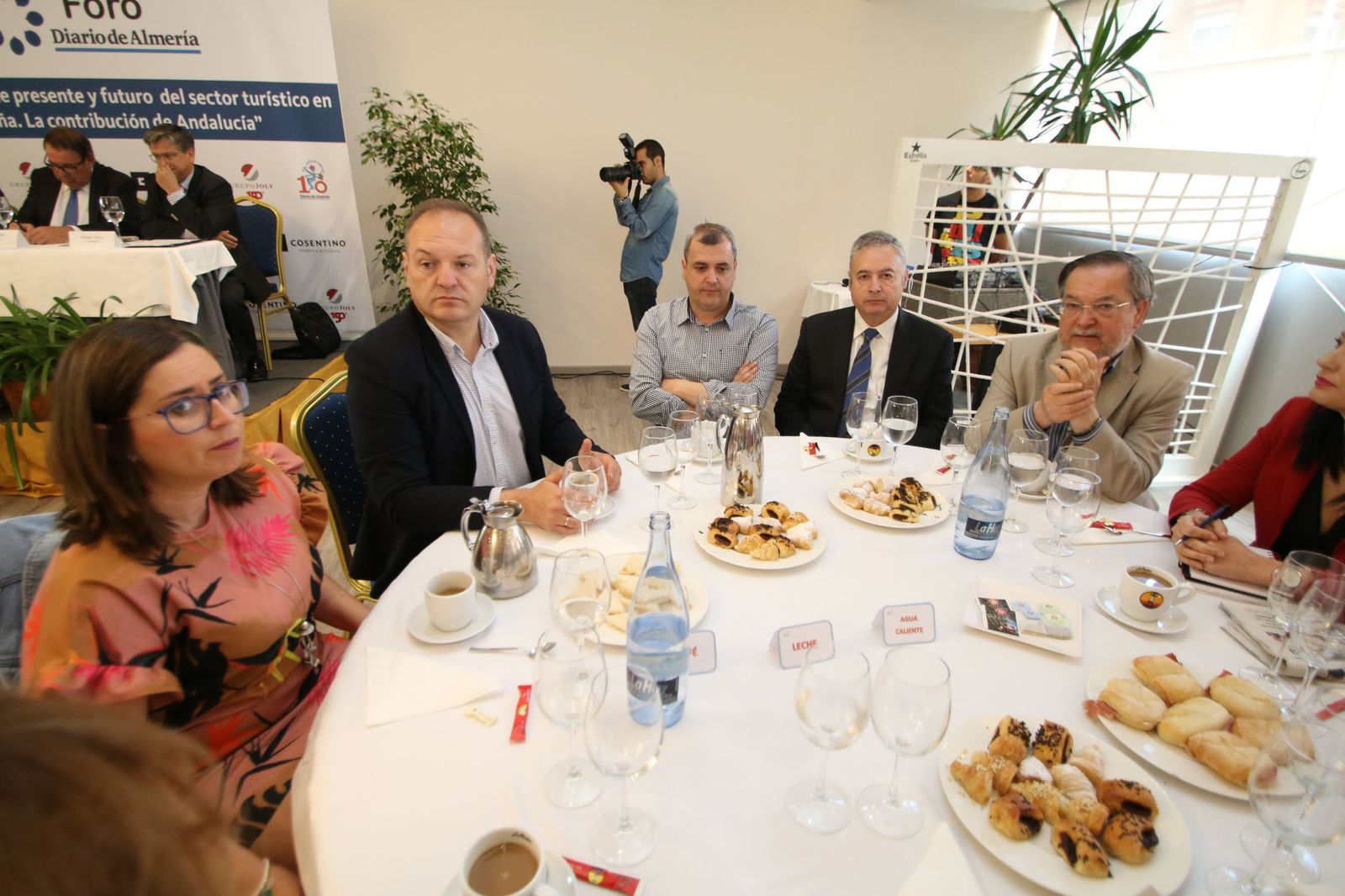 Las imágenes del Foro con el presidente de CEHAT