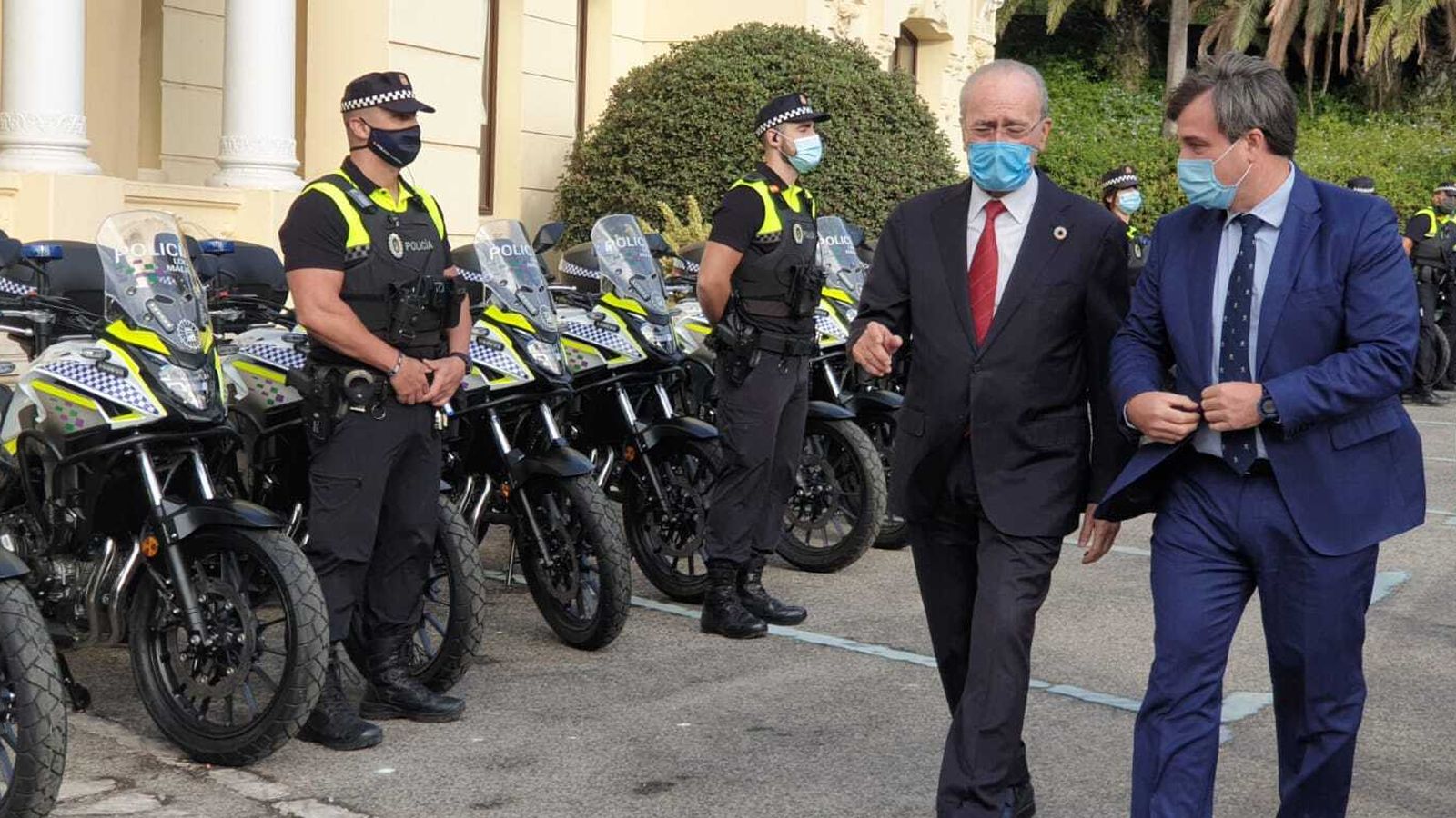 Acto de entrega de los vehículos