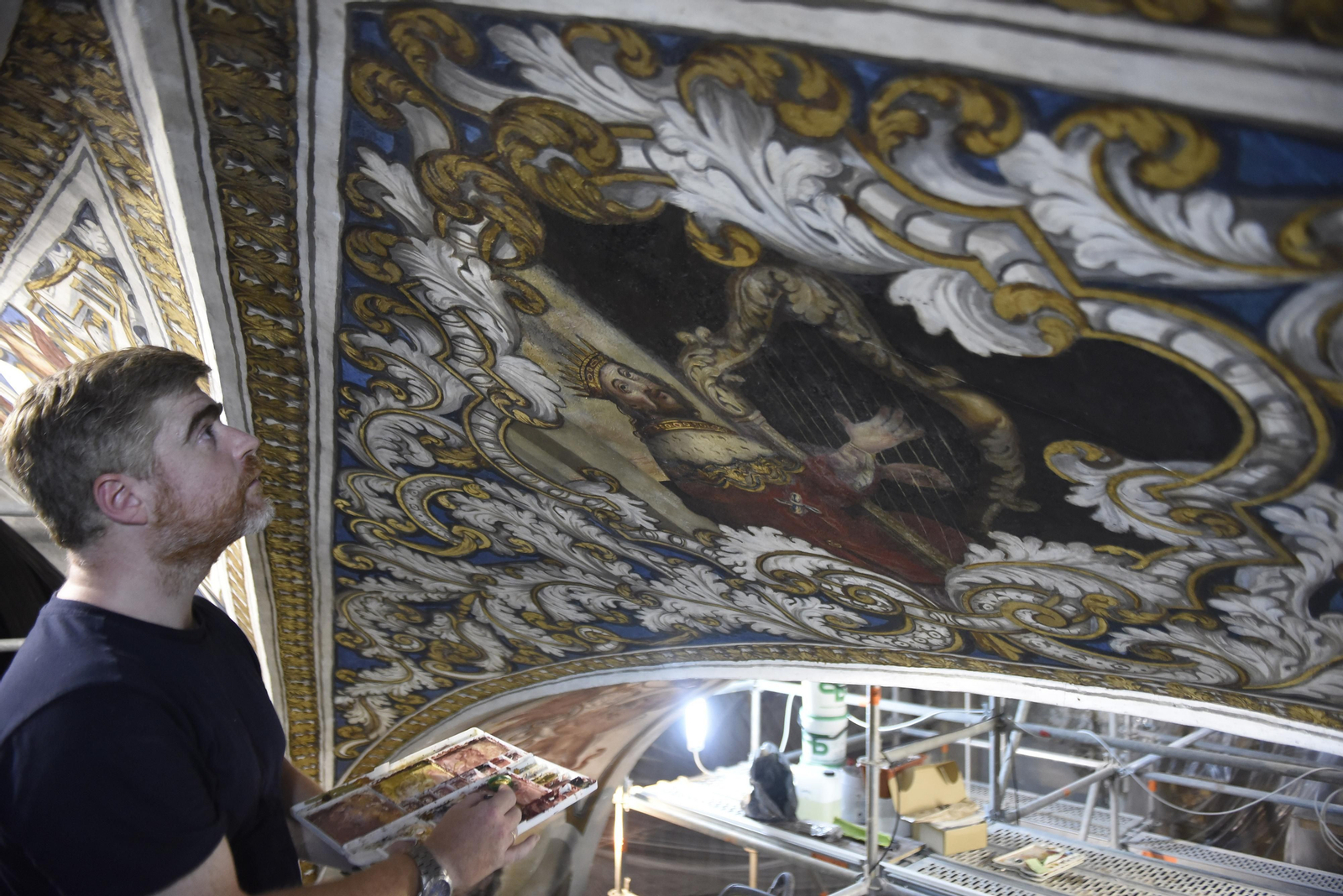 Todas las imágenes de la restauración de las pinturas en la Parroquia de la Magdalena