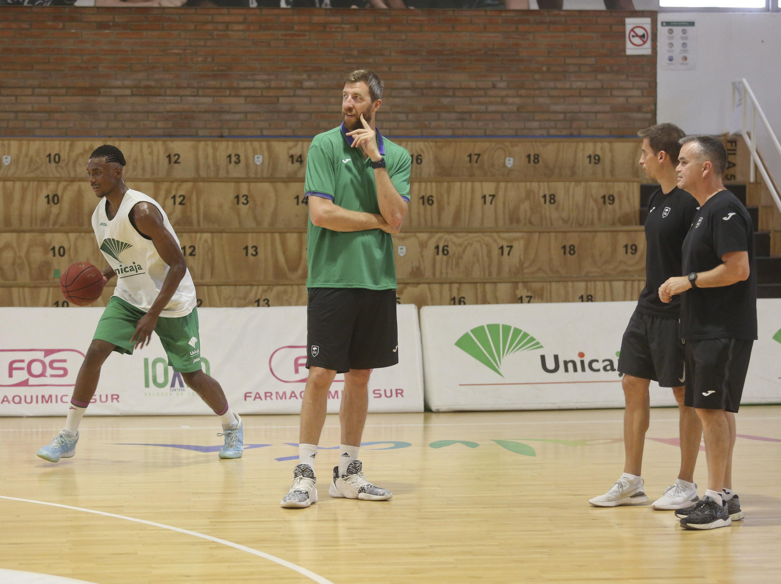 Las fotos de los jóvenes del Unicaja en Los Guindos