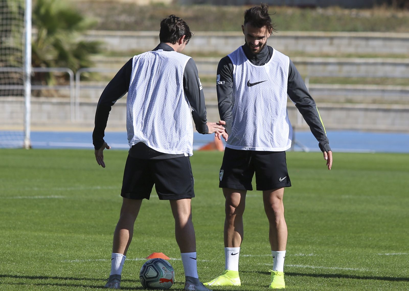 Adrián, Renato Santos y Lombán pisan césped