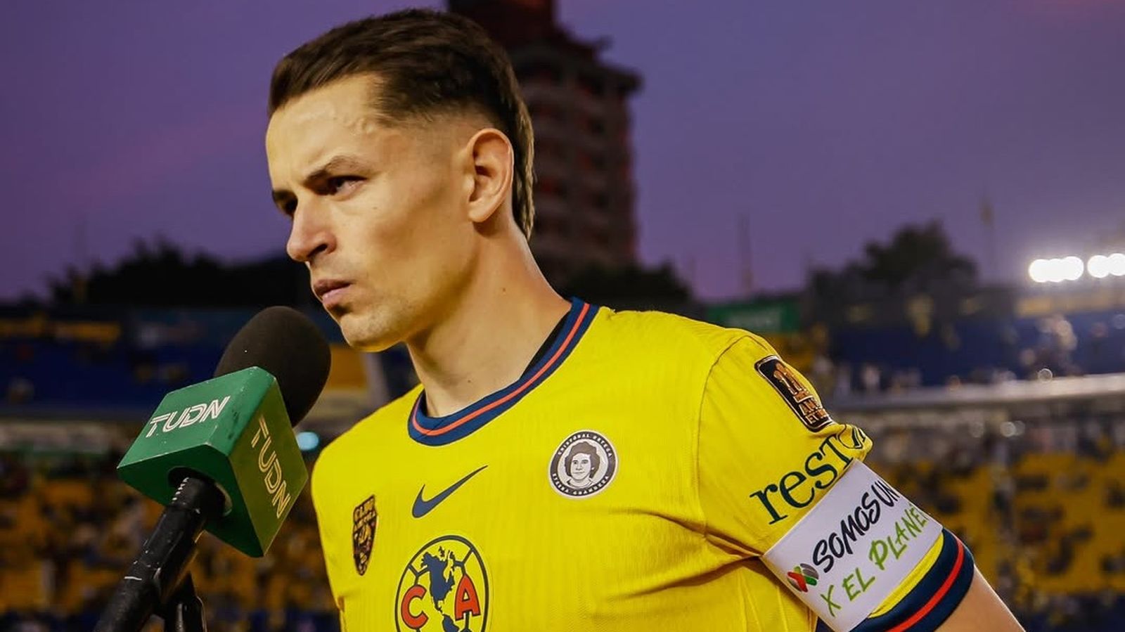 Álvaro Fidalgo en una entrevista post partido con el América