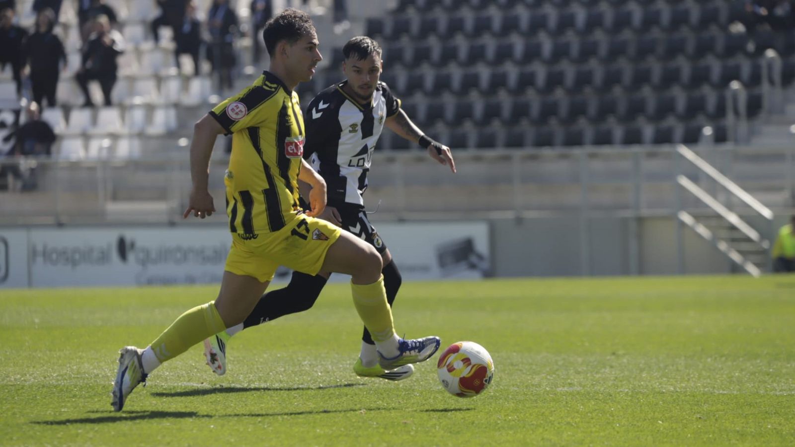 Ángel Mancheño, novedad en el once inicial, persigue al visitante Ritoré