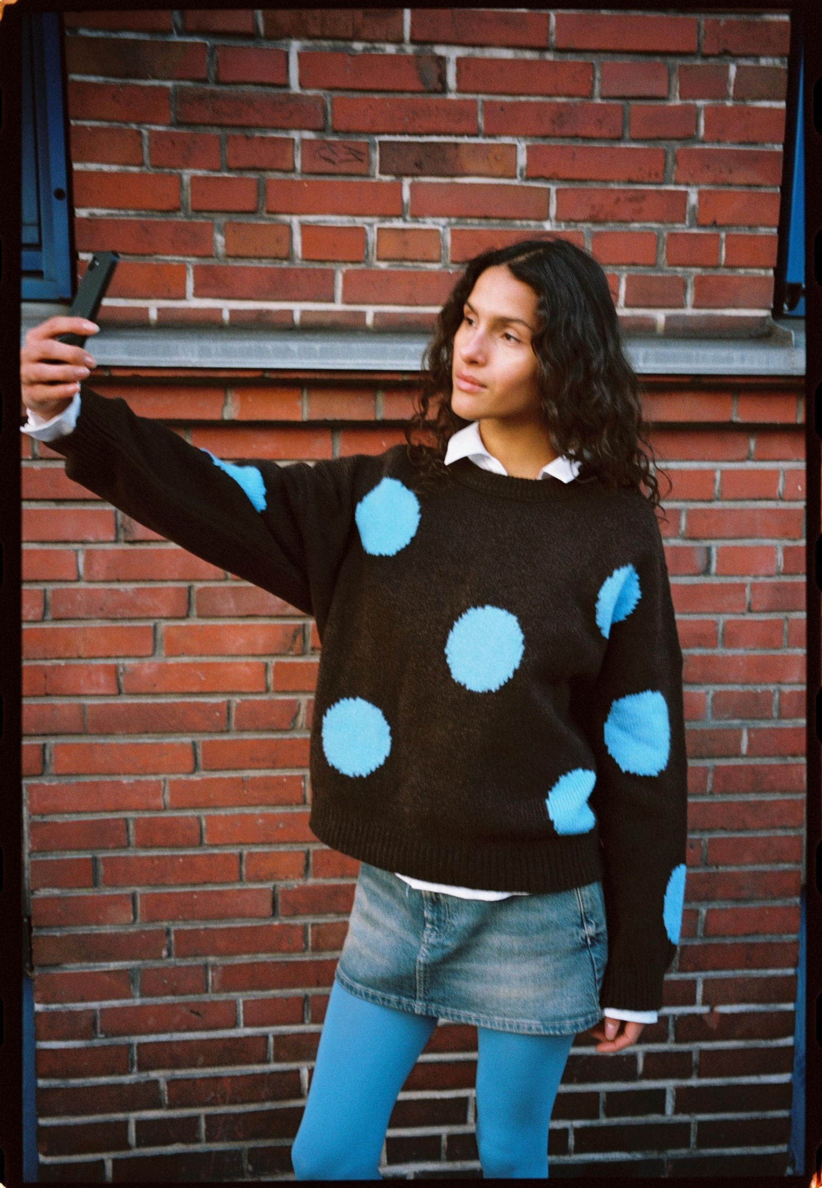 Jersey de lunares de Stradivarius.