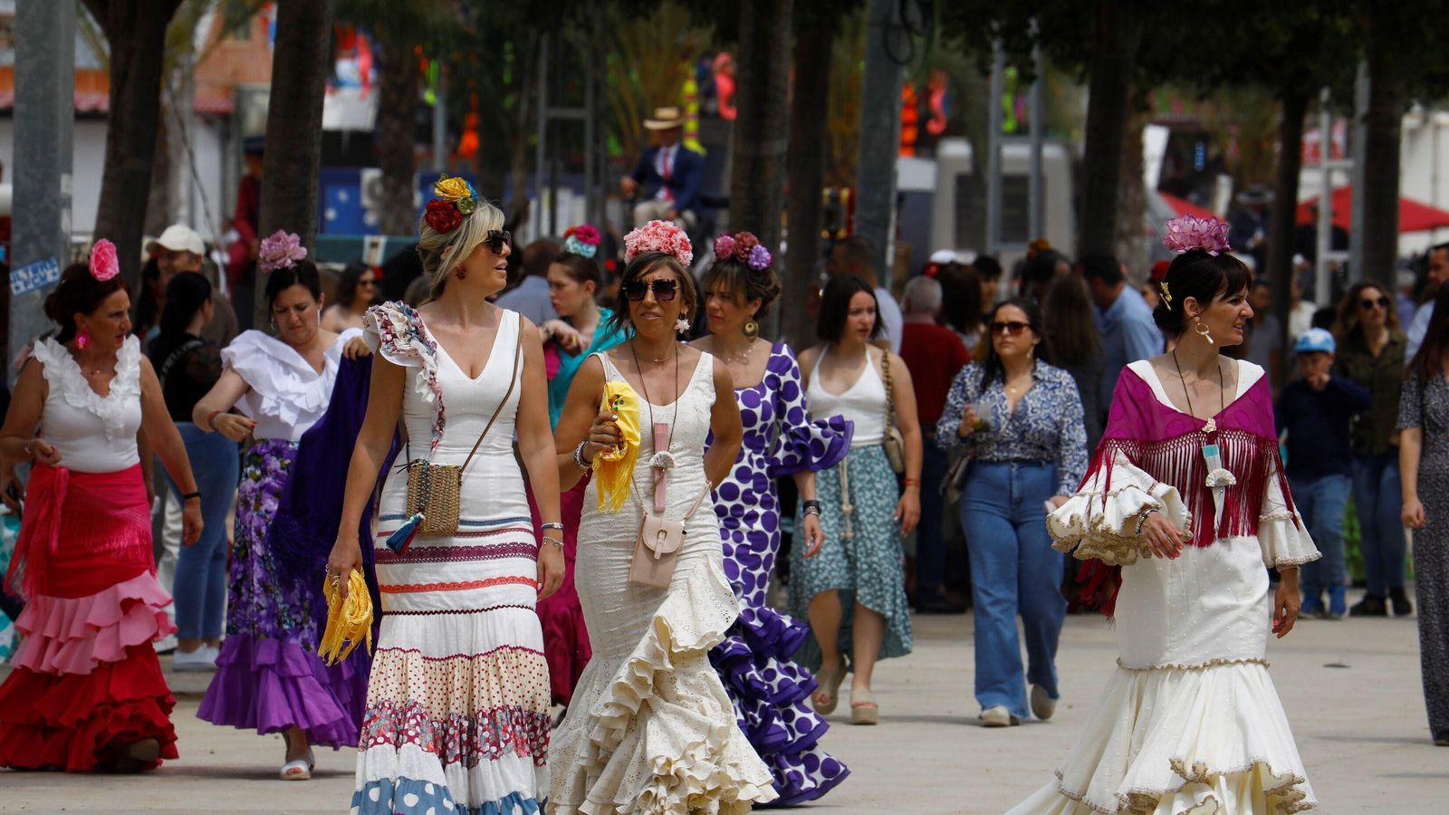 Ambiente en El Arenal este primer sábado de Feria de Córdoba.