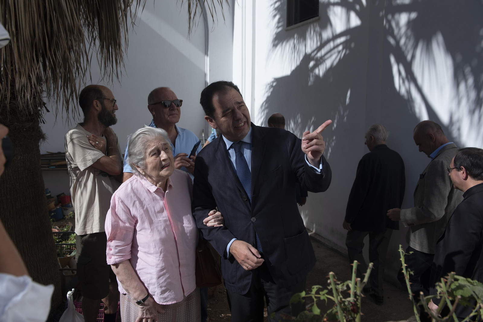 Las imágenes de la inauguración de los jardines del párroco D. Pedro Ybarra