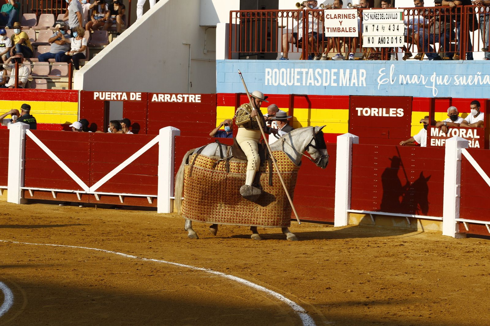 Fotogalería corrida de toros. Cayetano Rivera, Paco Ureña y Roca Rey. Roquetas de Mar.