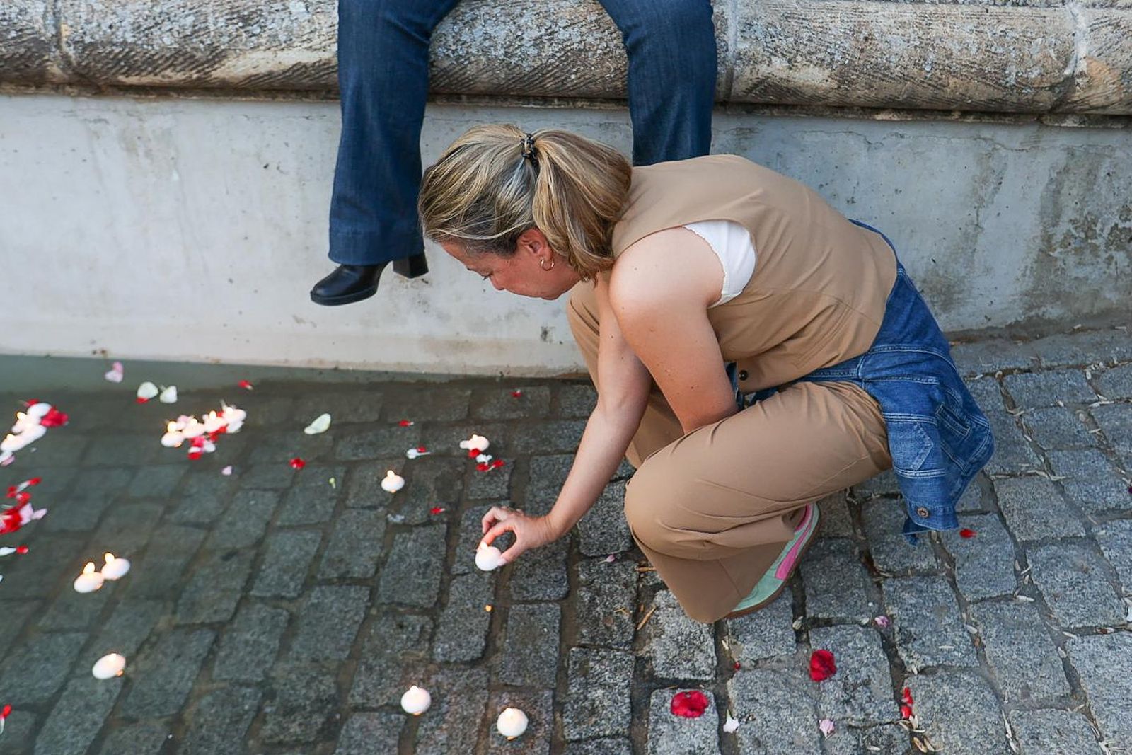 Todas las imágenes de la Ceremonia del Río para conmemorar el Día del Pueblo Gitano en Granada