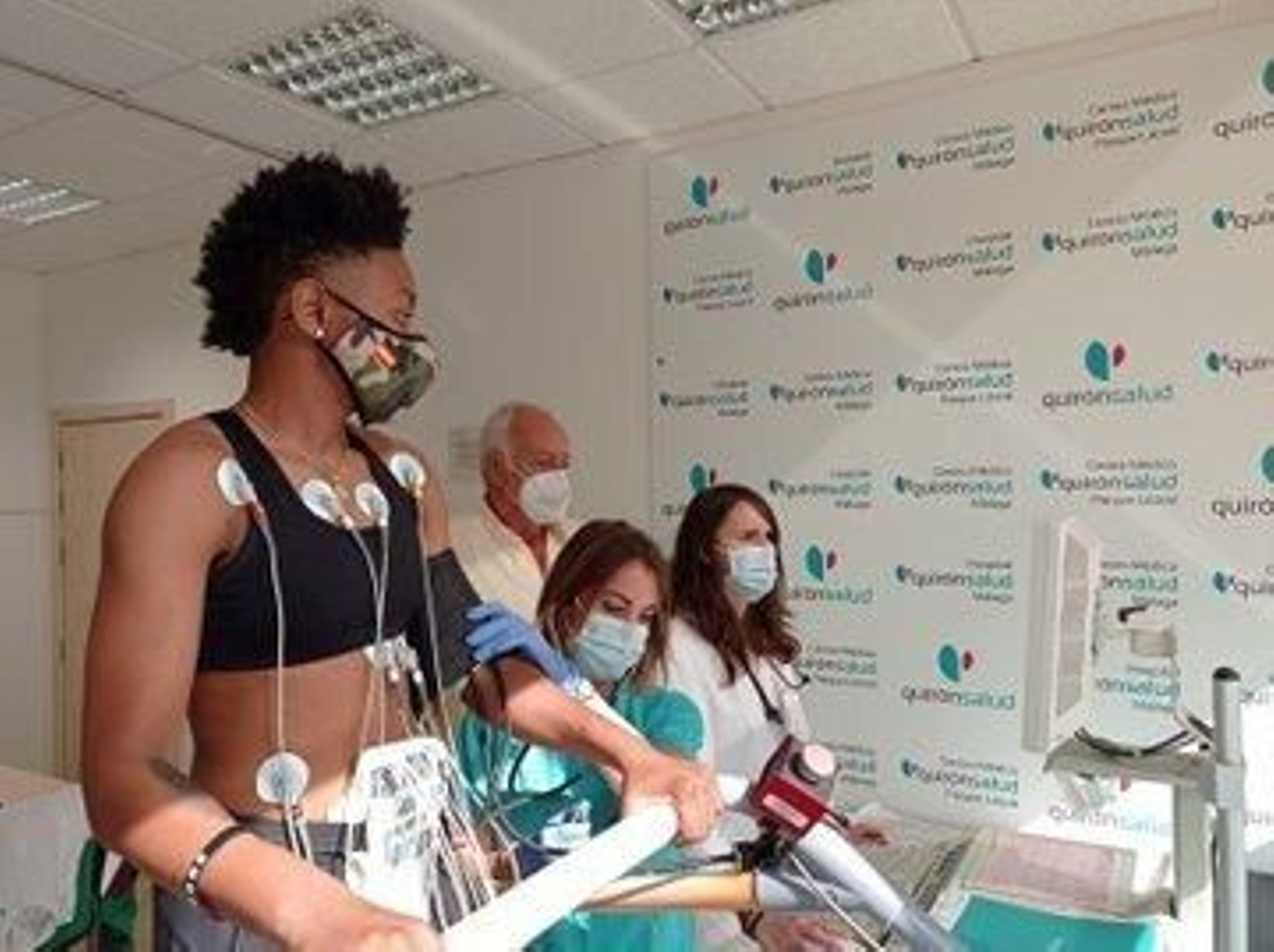 Taja Cole pasa reconocimiento médico.