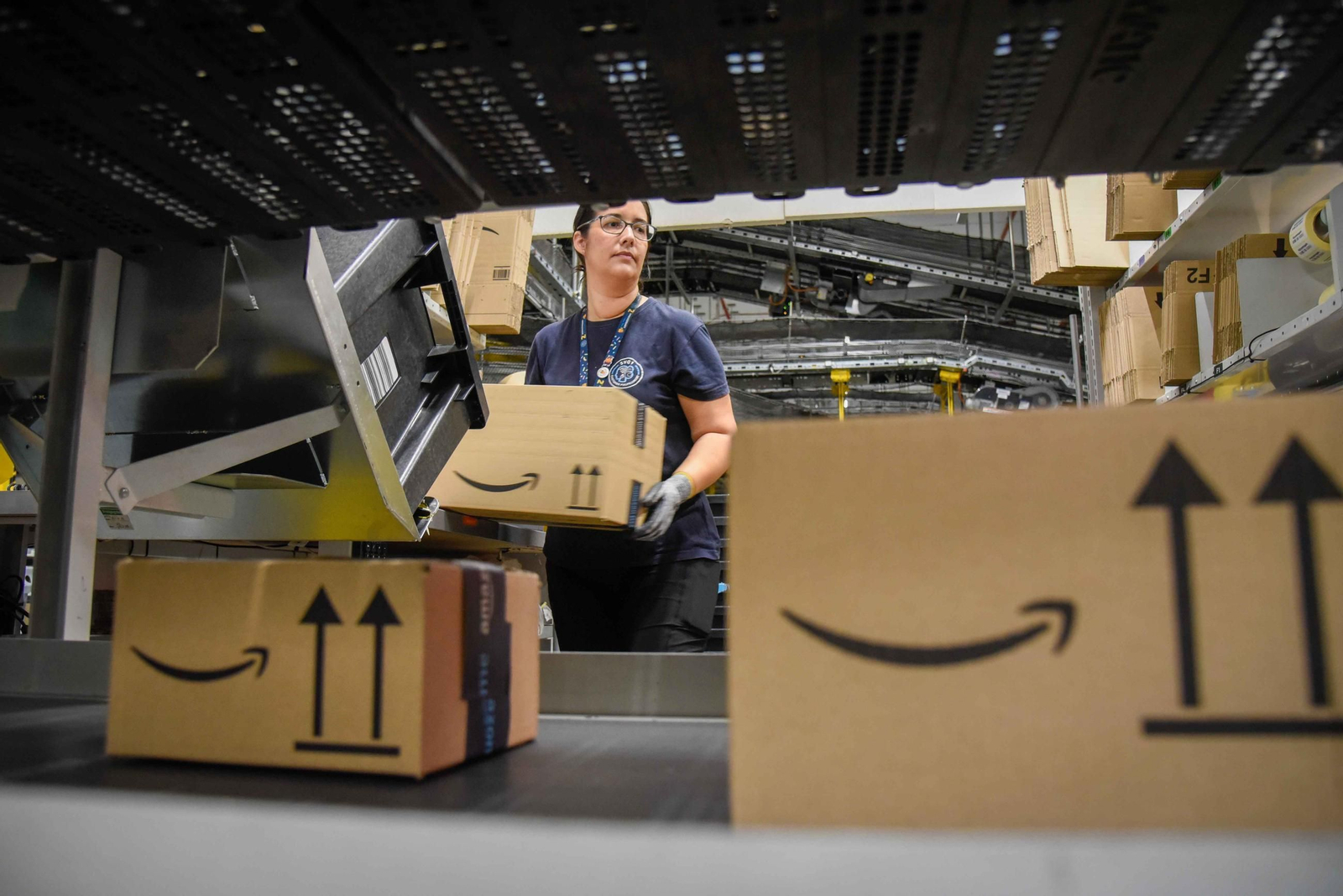 Quinto aniversario del centro de Amazon en Dos Hermanas