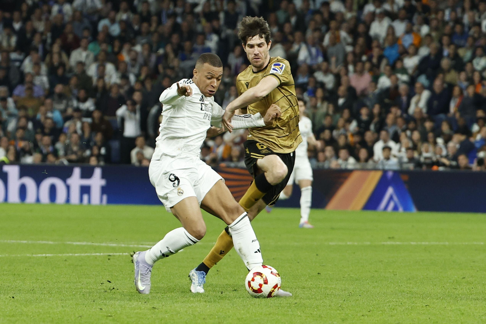 Las fotos del Real Madrid - Real Sociedad camino del Estadio de la Cartuja