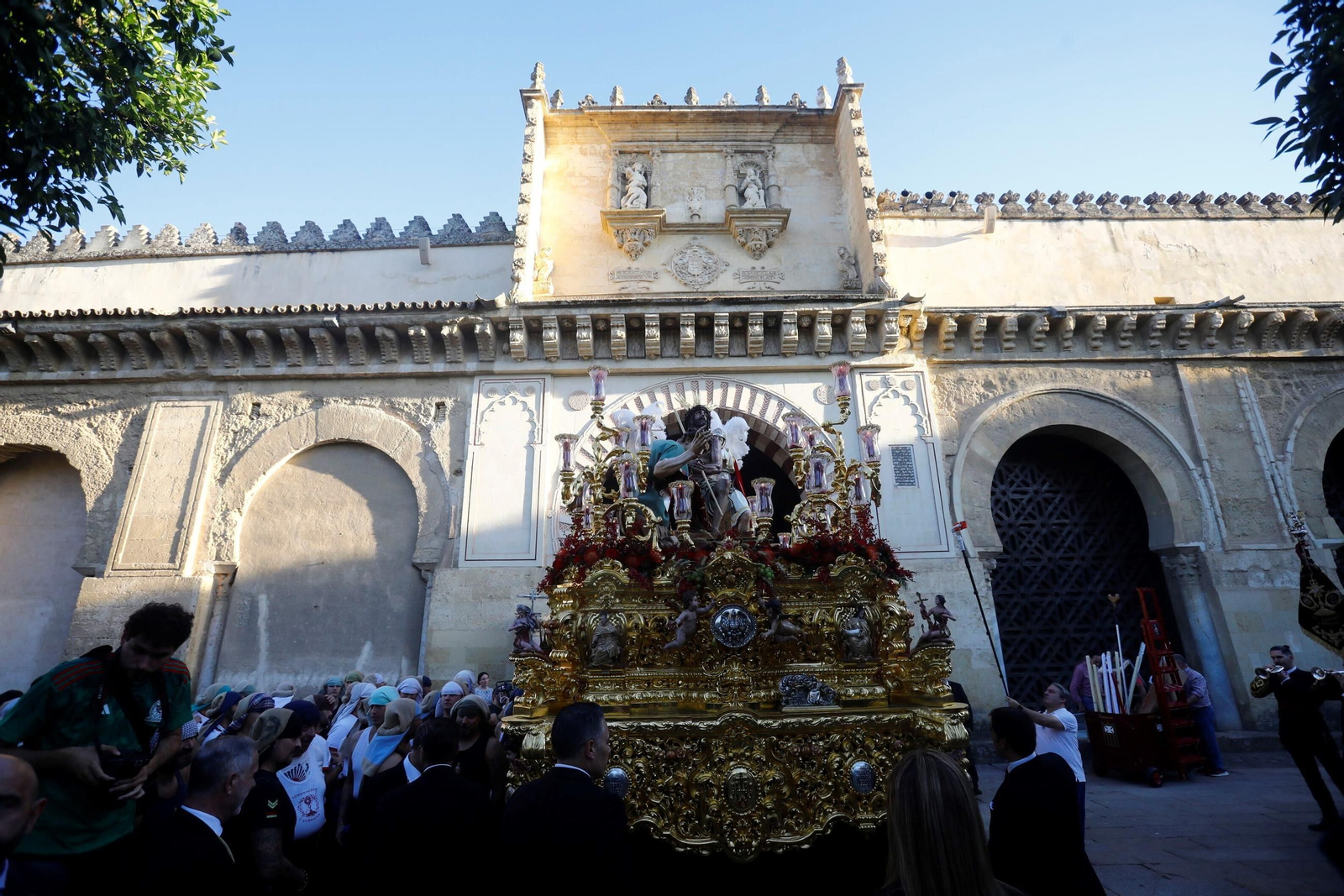Las mejores fotos de los traslados de regreso de las hermandades tras el Magno Vía Crucis de Córdoba