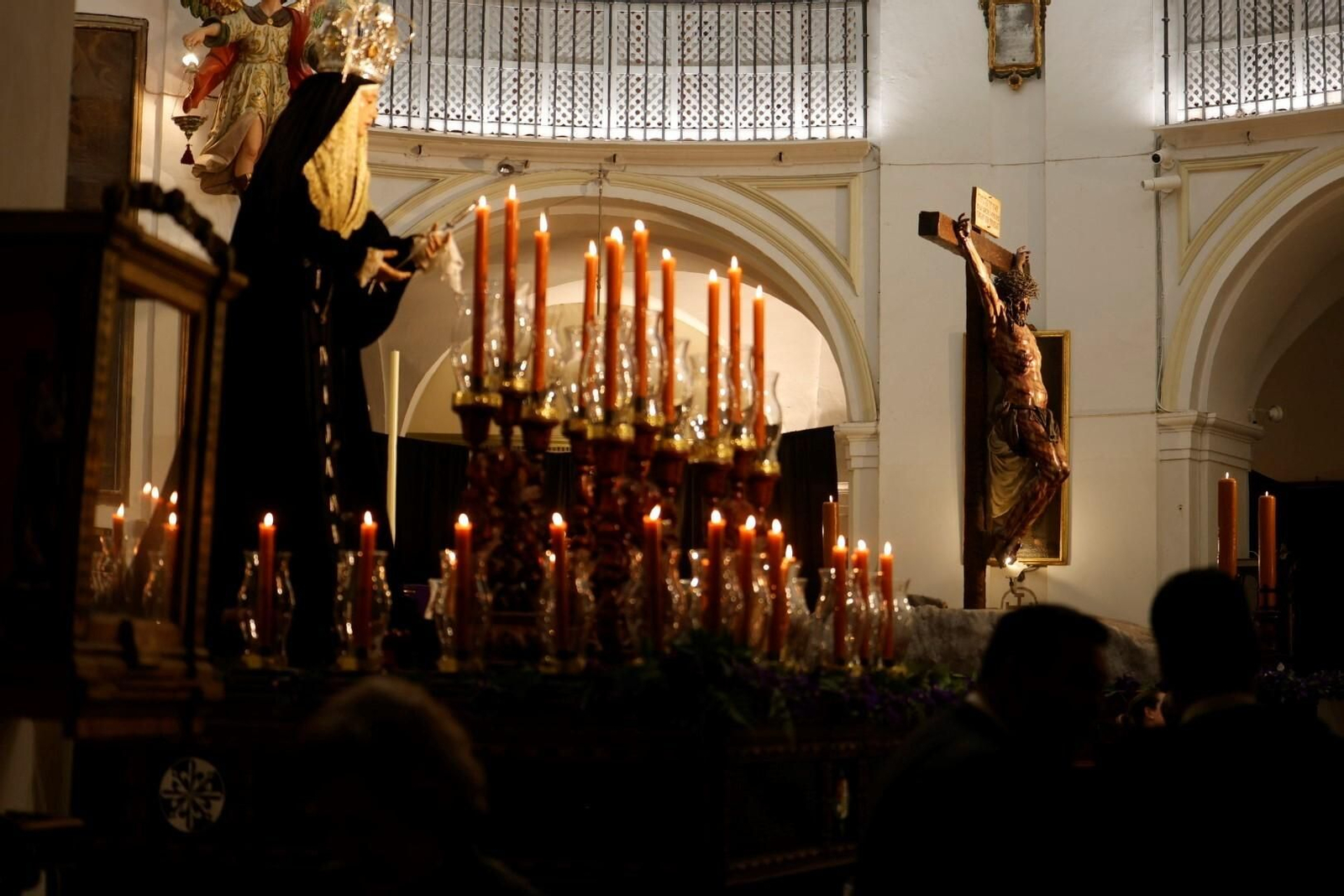 Rezos en San Rafael a la Universitaria en este Martes Santo de Córdoba, en imágenes