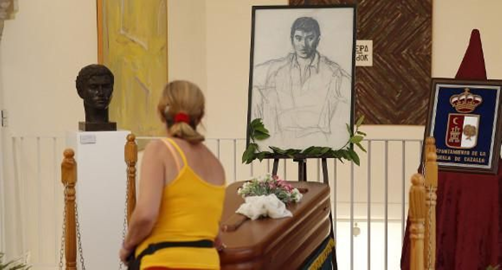 Emoción en la multitudinaria despedida a José Menese