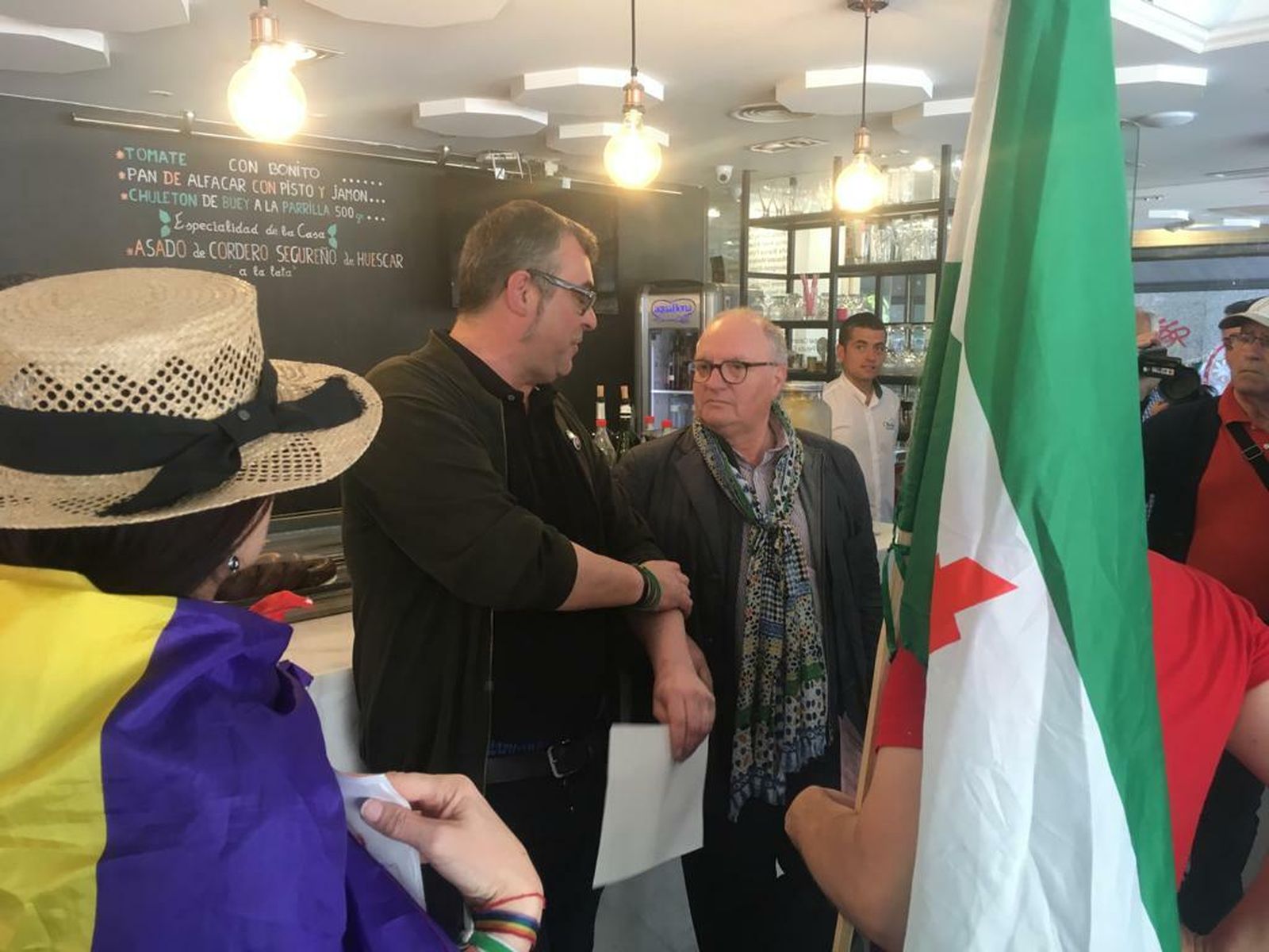 Los sindicalistas han entregado un manifiesto a Gregorio García