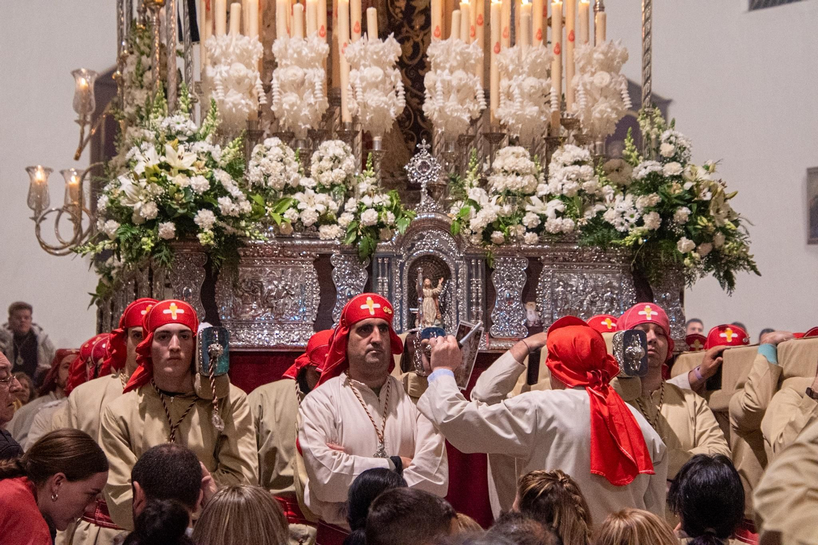 SANTA CENA Martes Santo en Montilla: Las imágenes de una tarde cofrade deslucida por el mal tiempo