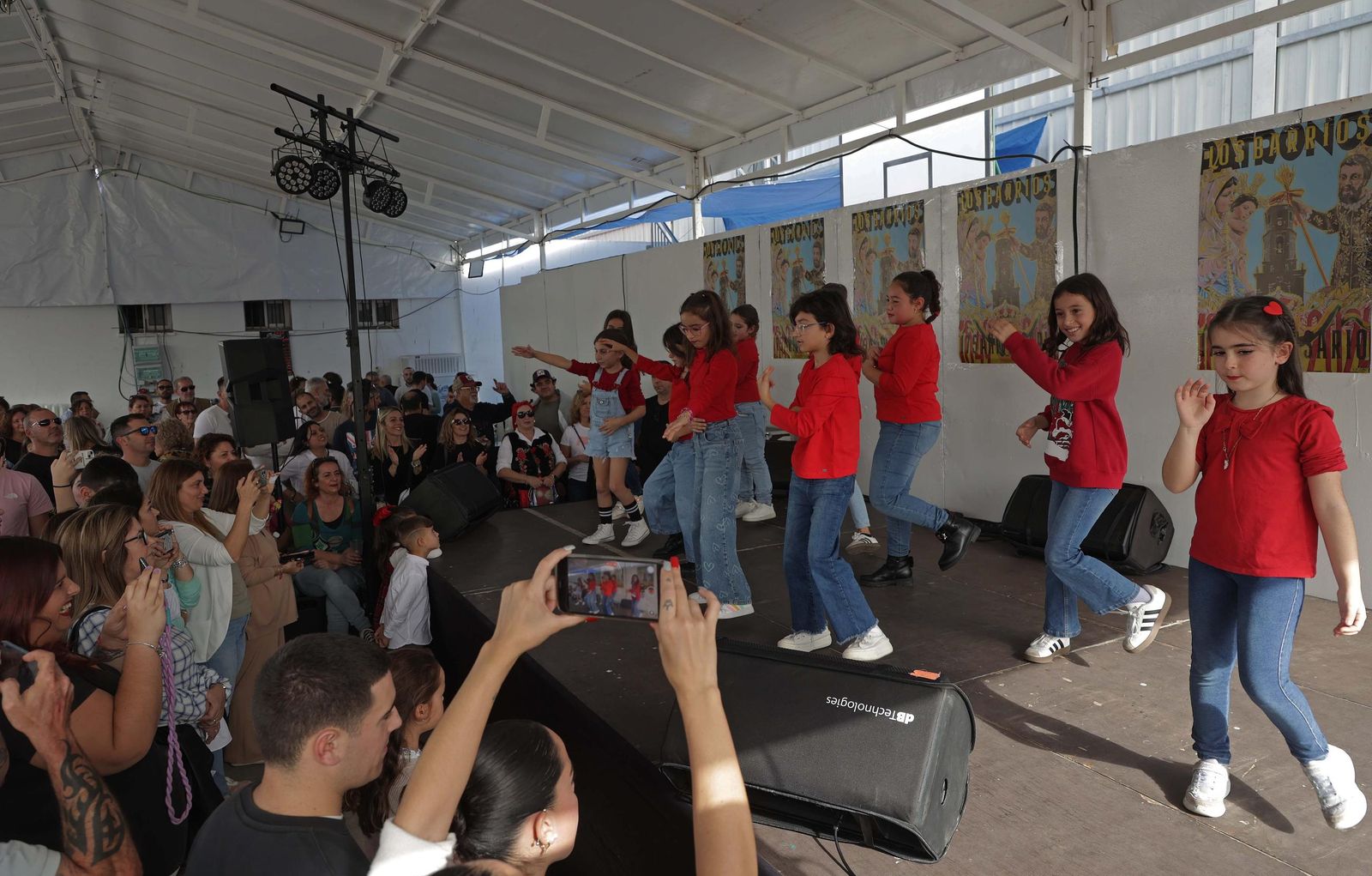 Búscate en las fotos de la Olla de San Isidro en Los Barrios .