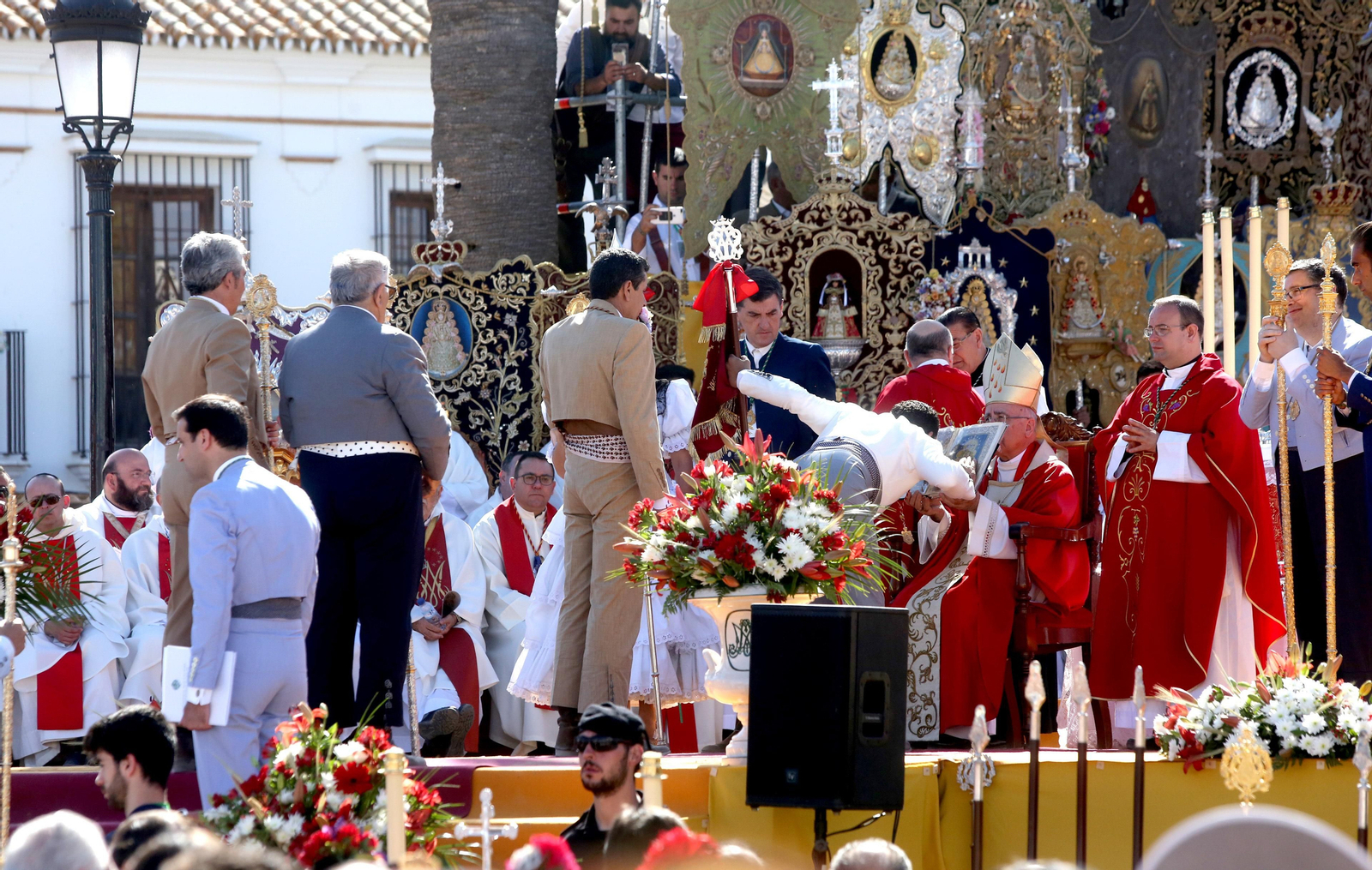 Imágenes de la misa de Pentecostés de la Romería del Rocío 2019