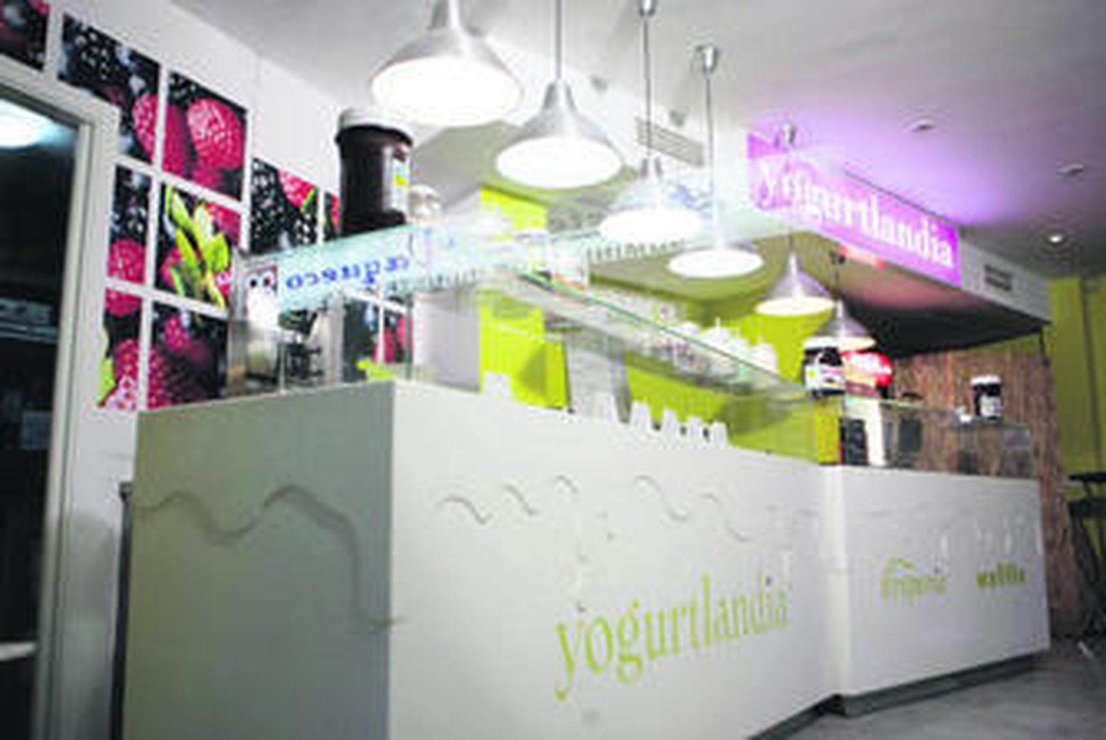 Inauguración de la franquicia Llaollao ayer en el Metropol Parasol.