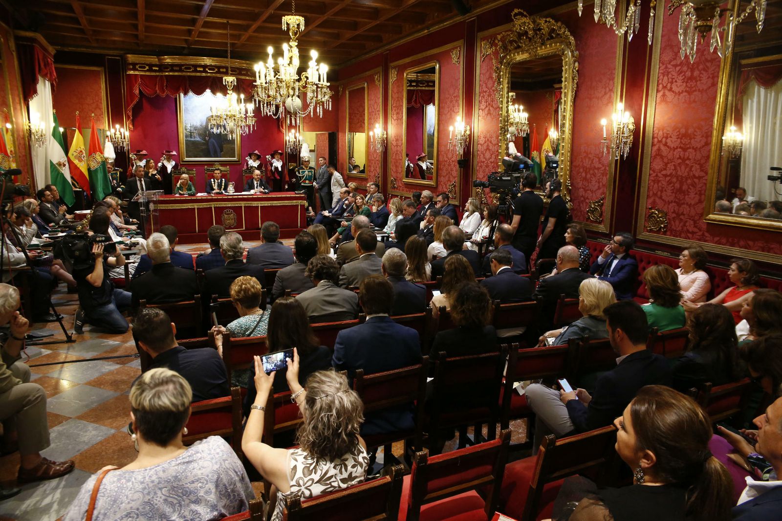 Las imágenes de la jornada de constitución del Ayuntamiento de Granada
