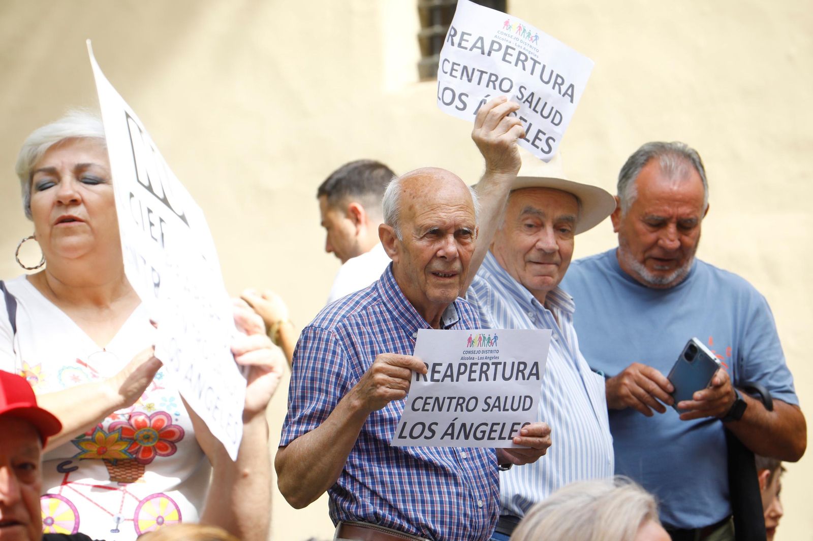 Las imágenes de la protesta de los vecinos de Villarrubia en defensa de la sanidad pública