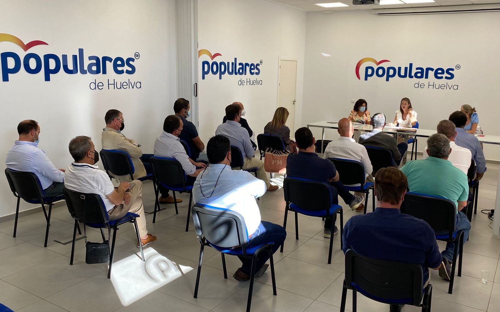 Reunión de Bella Verano con alcaldes y diputados provinciales del PP.