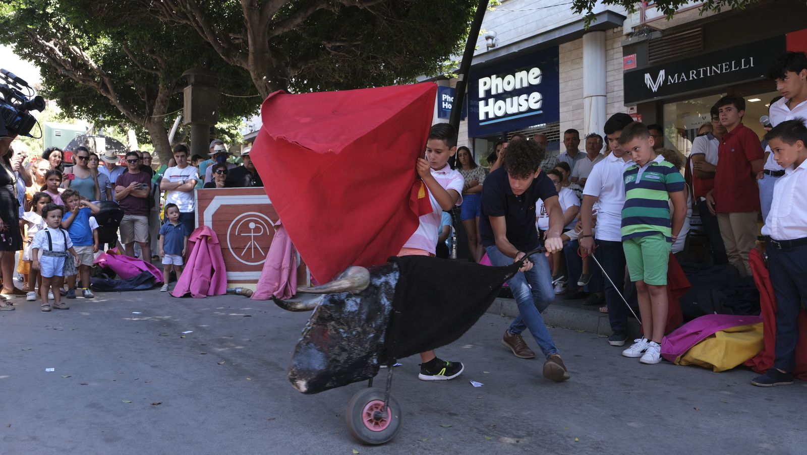 Imágenes de la exhibición de toreo de salón por la Escuela Taurina de Almería, en la Feria de Almería 2022