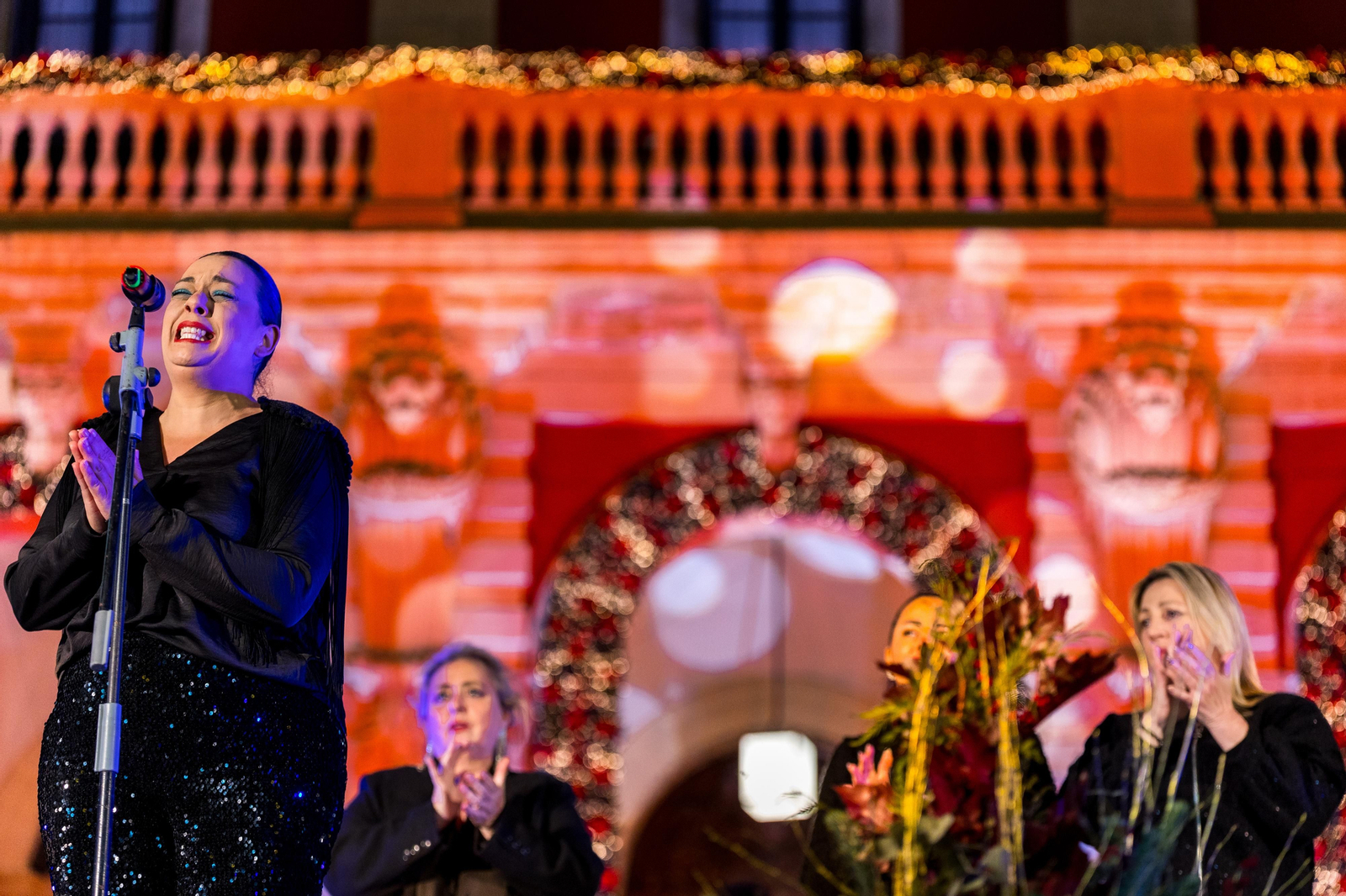 Imágenes de la final del Concurso de Coros de Campanilleros de la peña Chato en San Fernando.