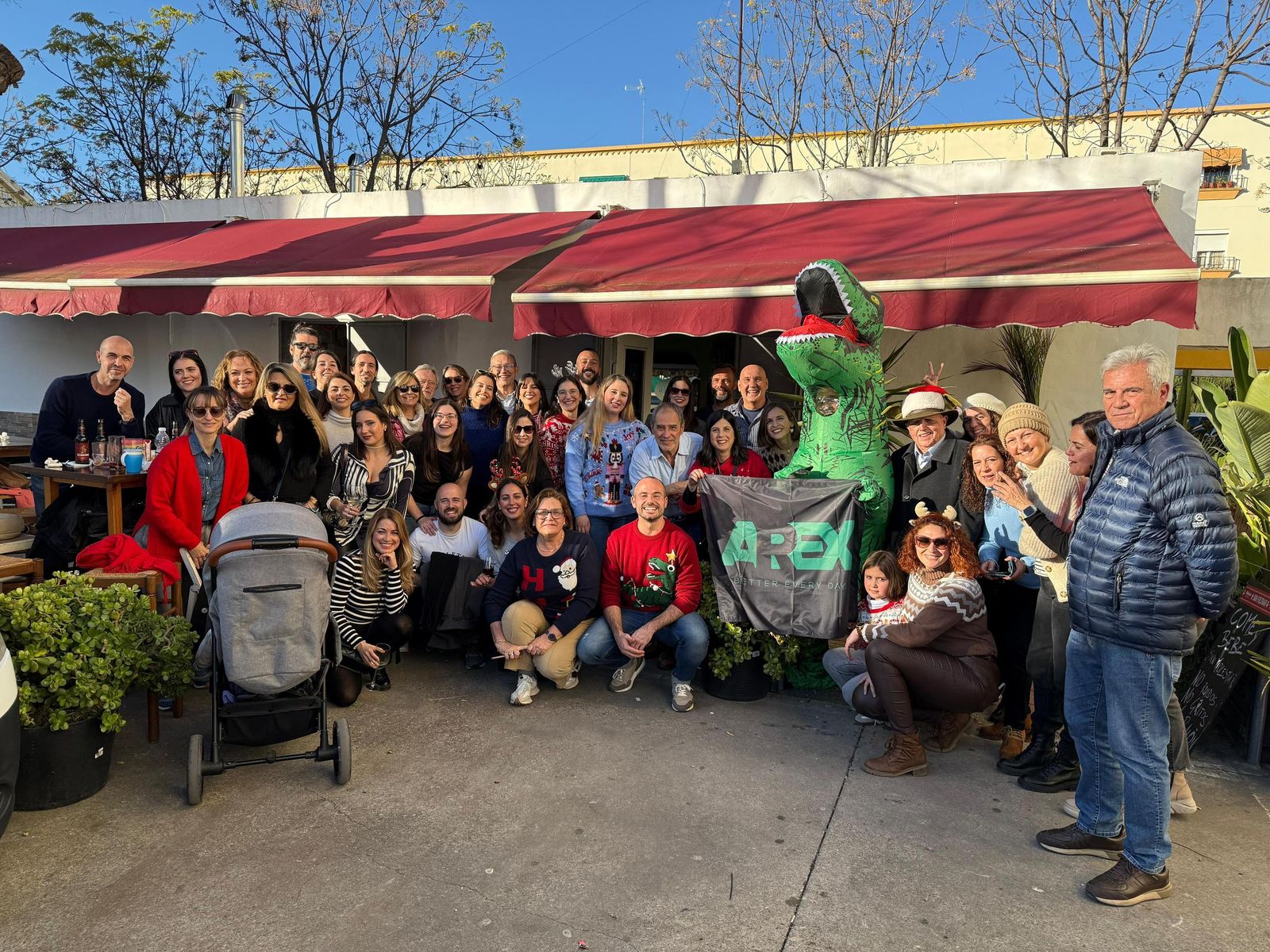 Convivencia navideña del centro de entrenamiento Arex.