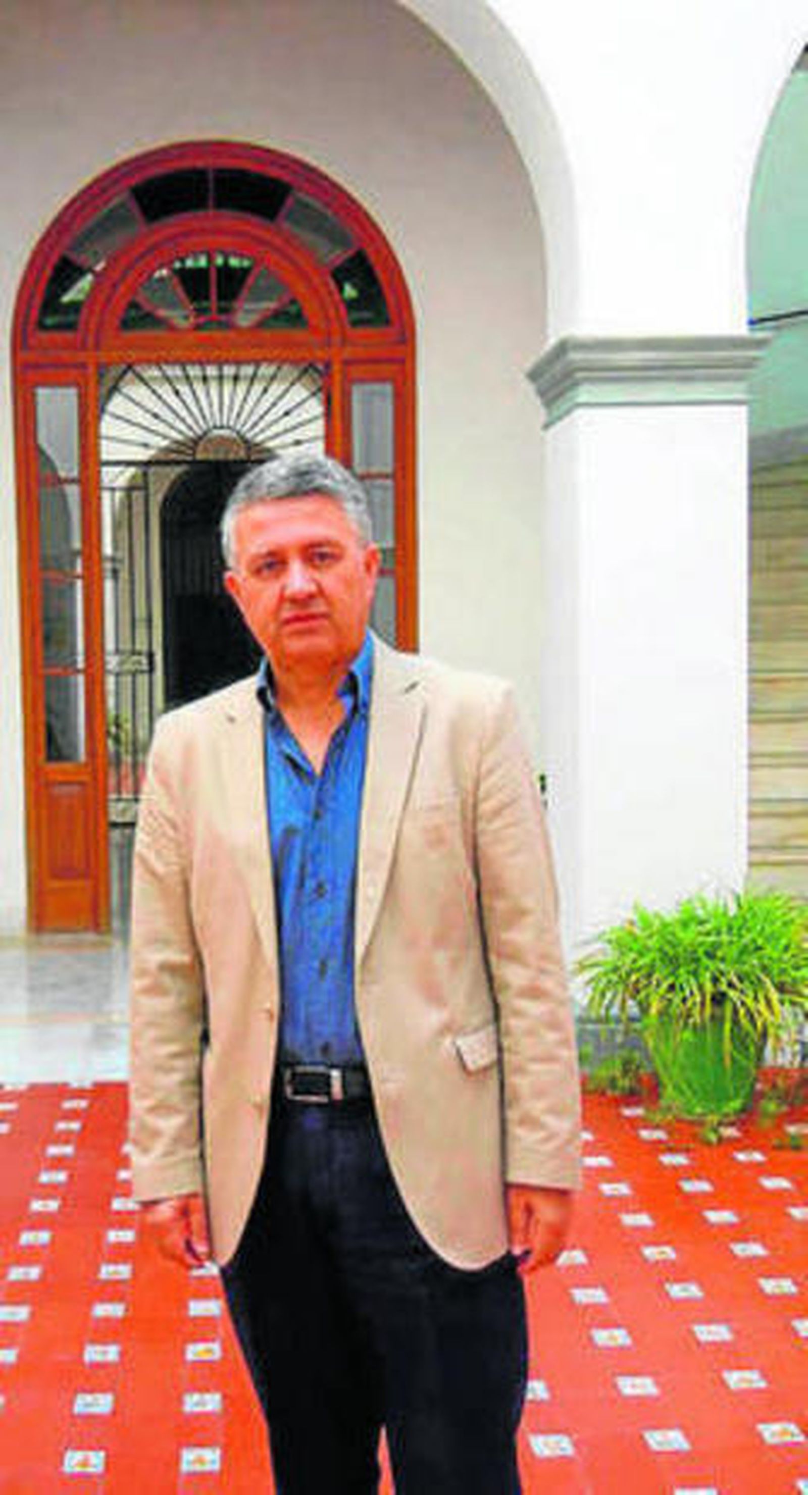 "Queremos abrir ya la piscina cubierta y ofertarla también a los visitantes"