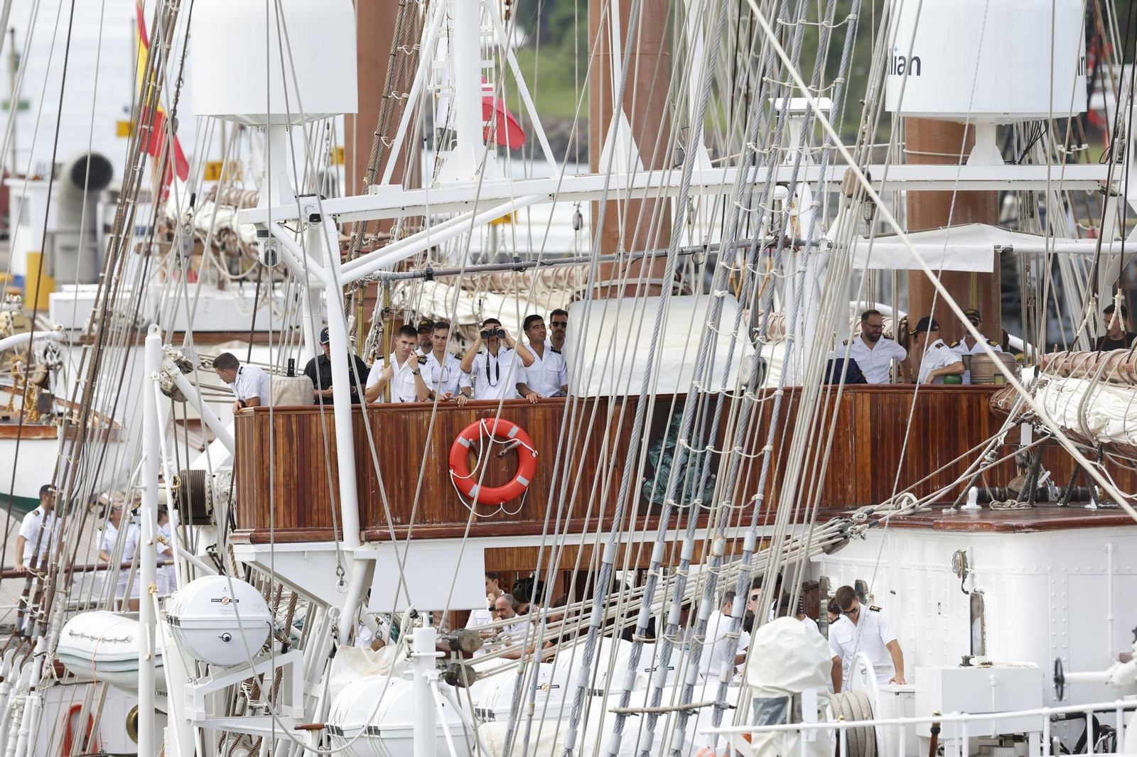 Así ha cruzado el 'Juan Sebastián de Elcano' el Canal de Panamá