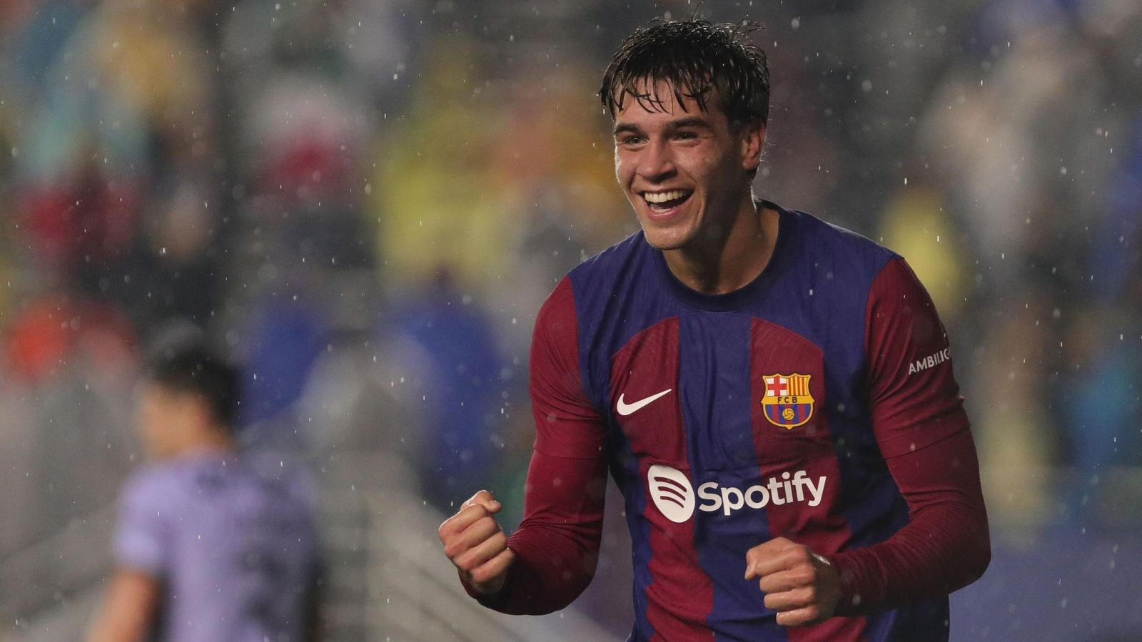 Marc Guiu celebra un gol con el Barcelona en un encuentro de la pasada temporada.