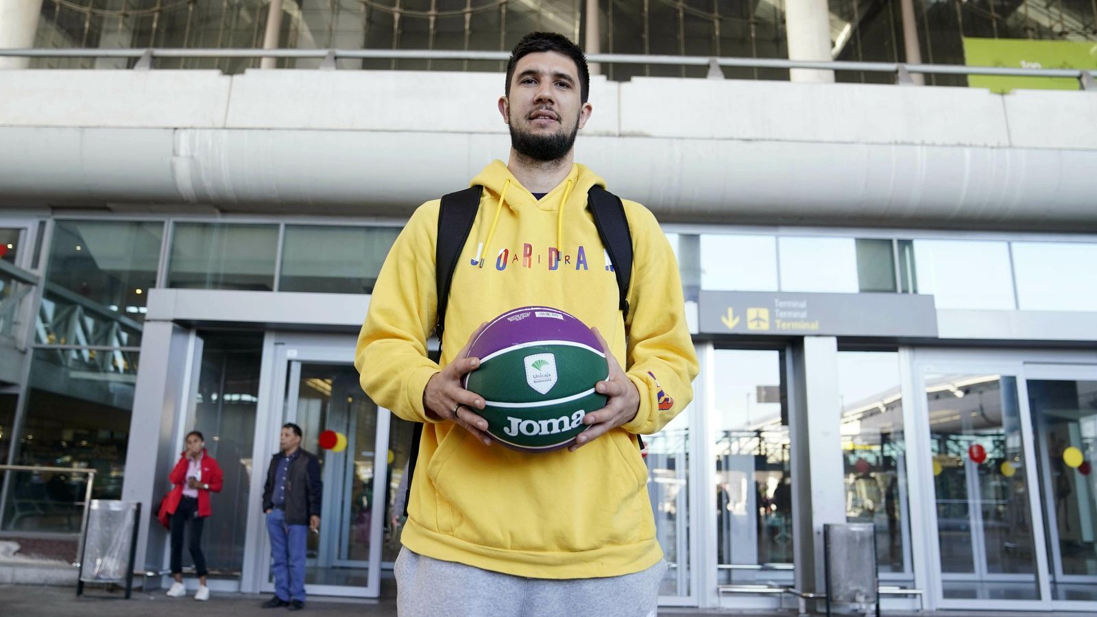 Bouteille, en el aeropuerto de Málaga.