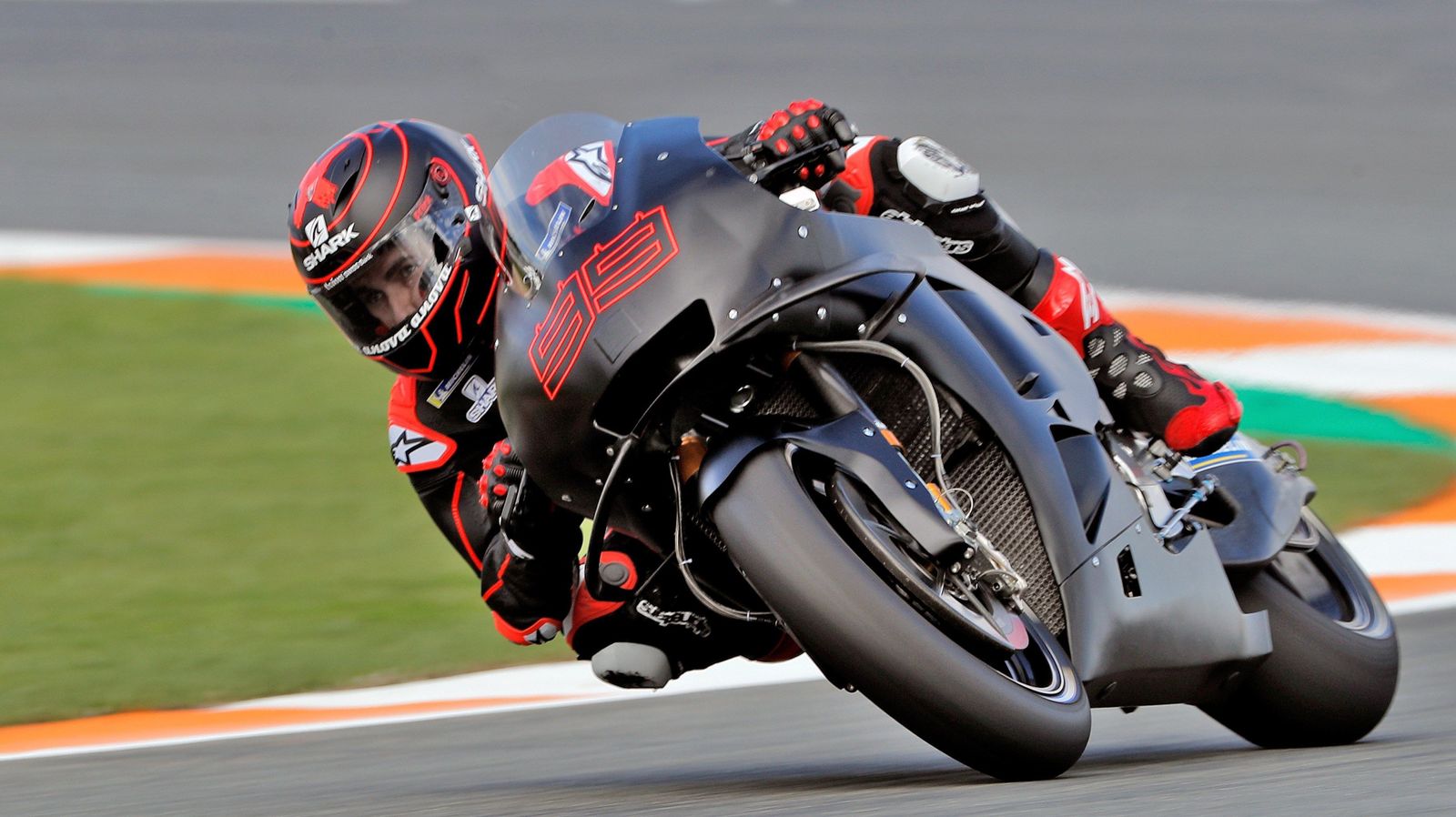 Jorge Lorenzo, entrenando hace unos días en Valencia con la Honda.