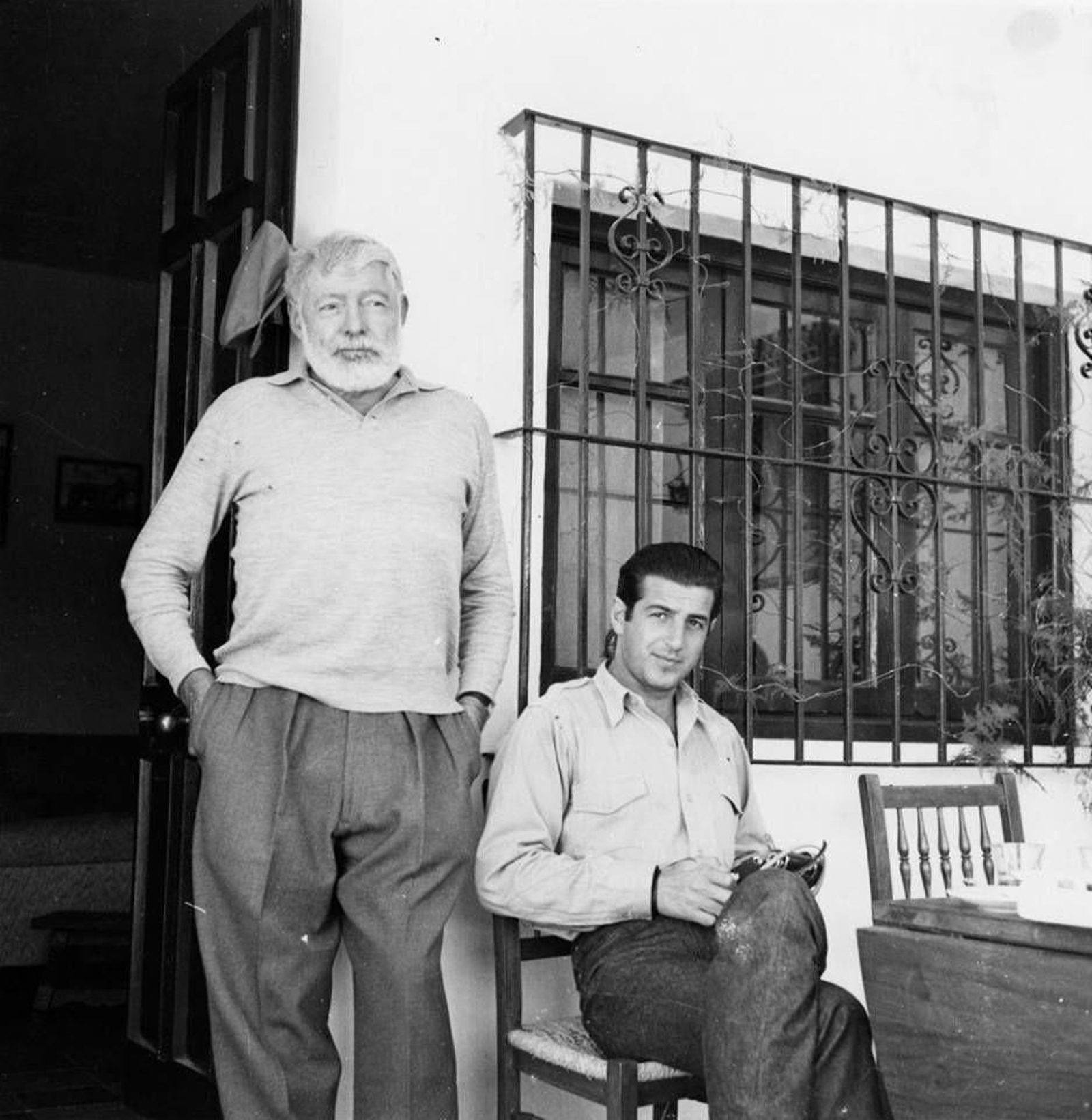 Ernest Hemingway mantuvo una peculiar amistad filial con Antonio Ordóñez hasta su muerte.
