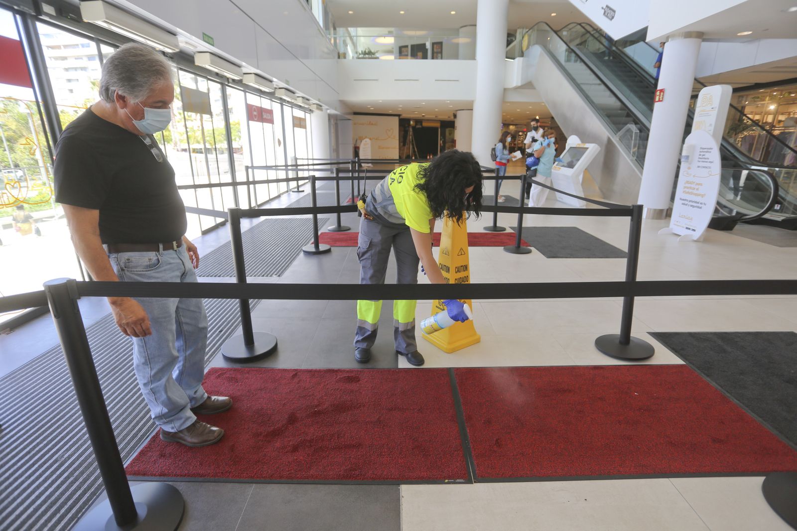 Las fotos de los centros comerciales de Málaga abiertos, en la fase 2 de la desescalada