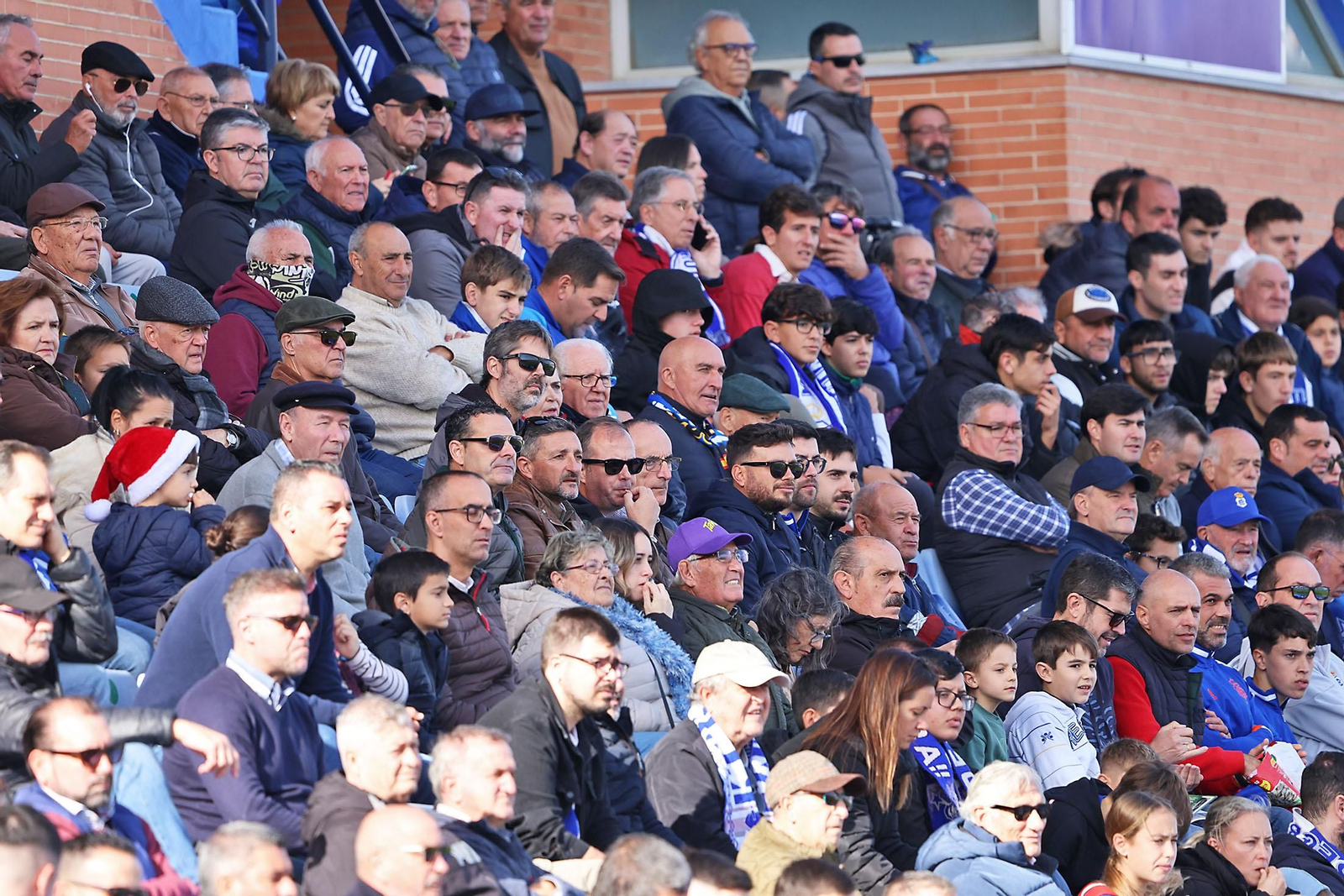 Búscate en las gradas en el Nuevo Colombino en el Recreativo de Huelva - Atlético Antoniano