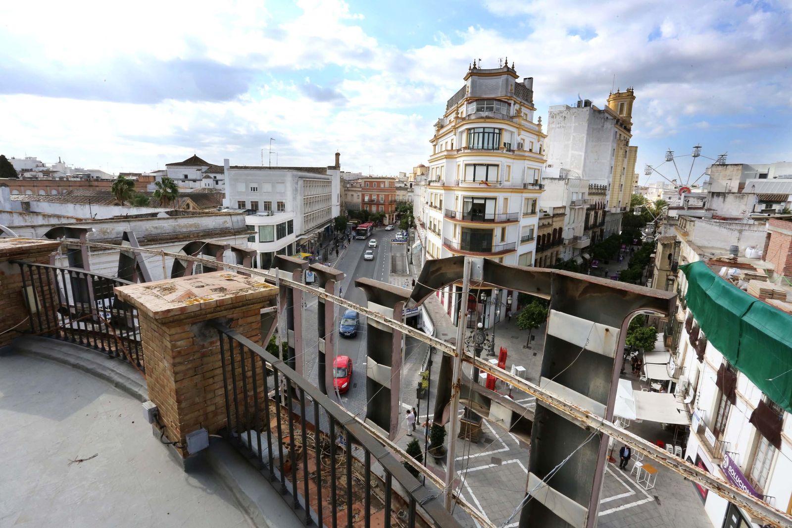 Imágenes de las obras del mítico Gallo Azul de Jerez