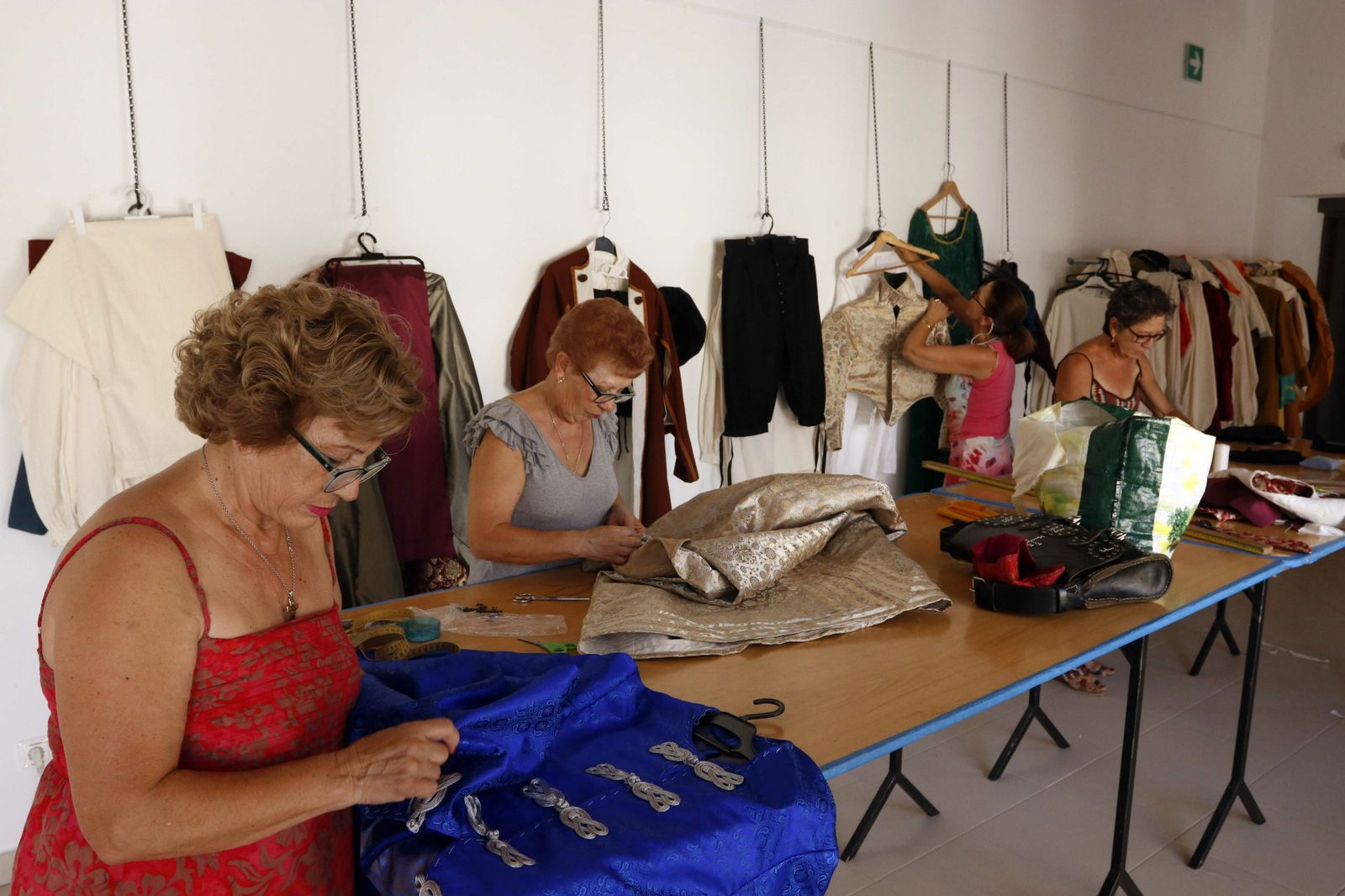 Fotogalería del taller de costura renacentista en Velez Blanco