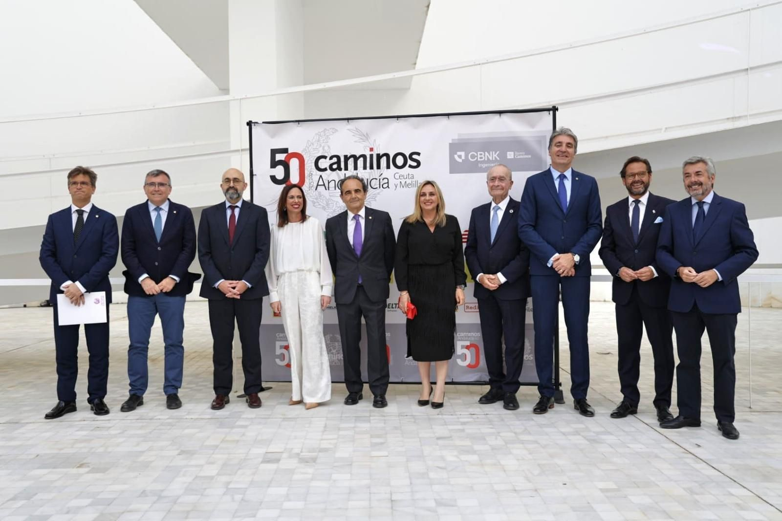 Los ingenieros con los responsables de Adif y la Junta