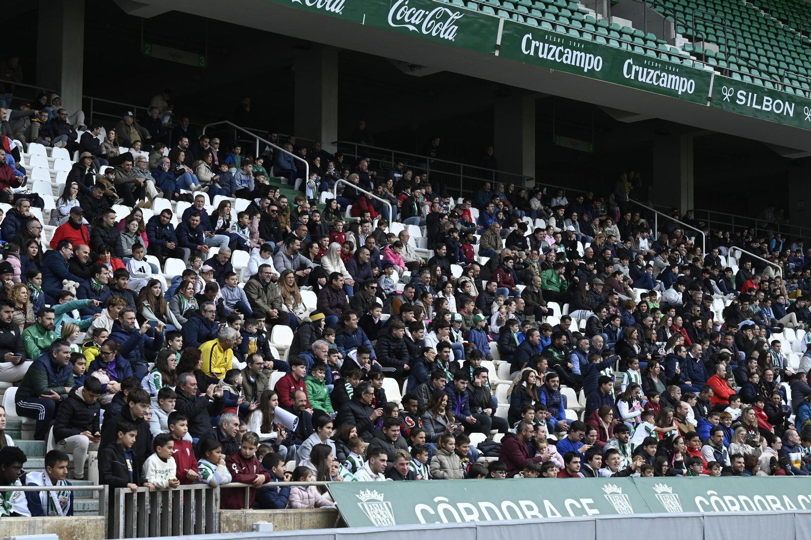 El Córdoba CF se deja querer por su afición en el Día de Andalucía