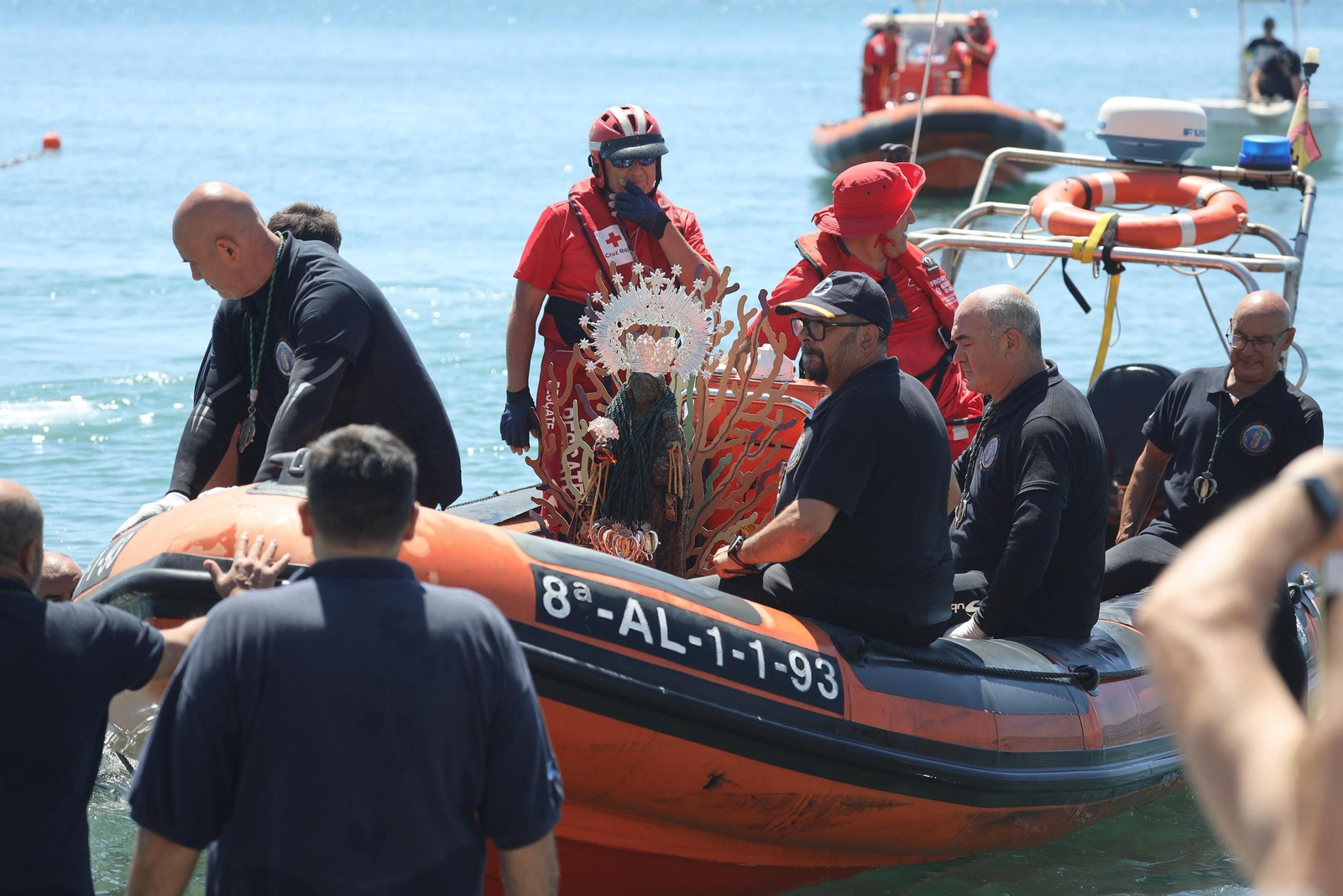 La procesión en Málaga de la Virgen del Carmen de los submarinistas, en imágenes