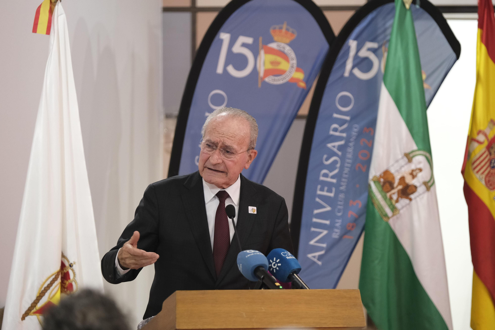 El alcalde de Málaga en el acto de presentación del 150 aniversario del Real Club Mediterráneo.