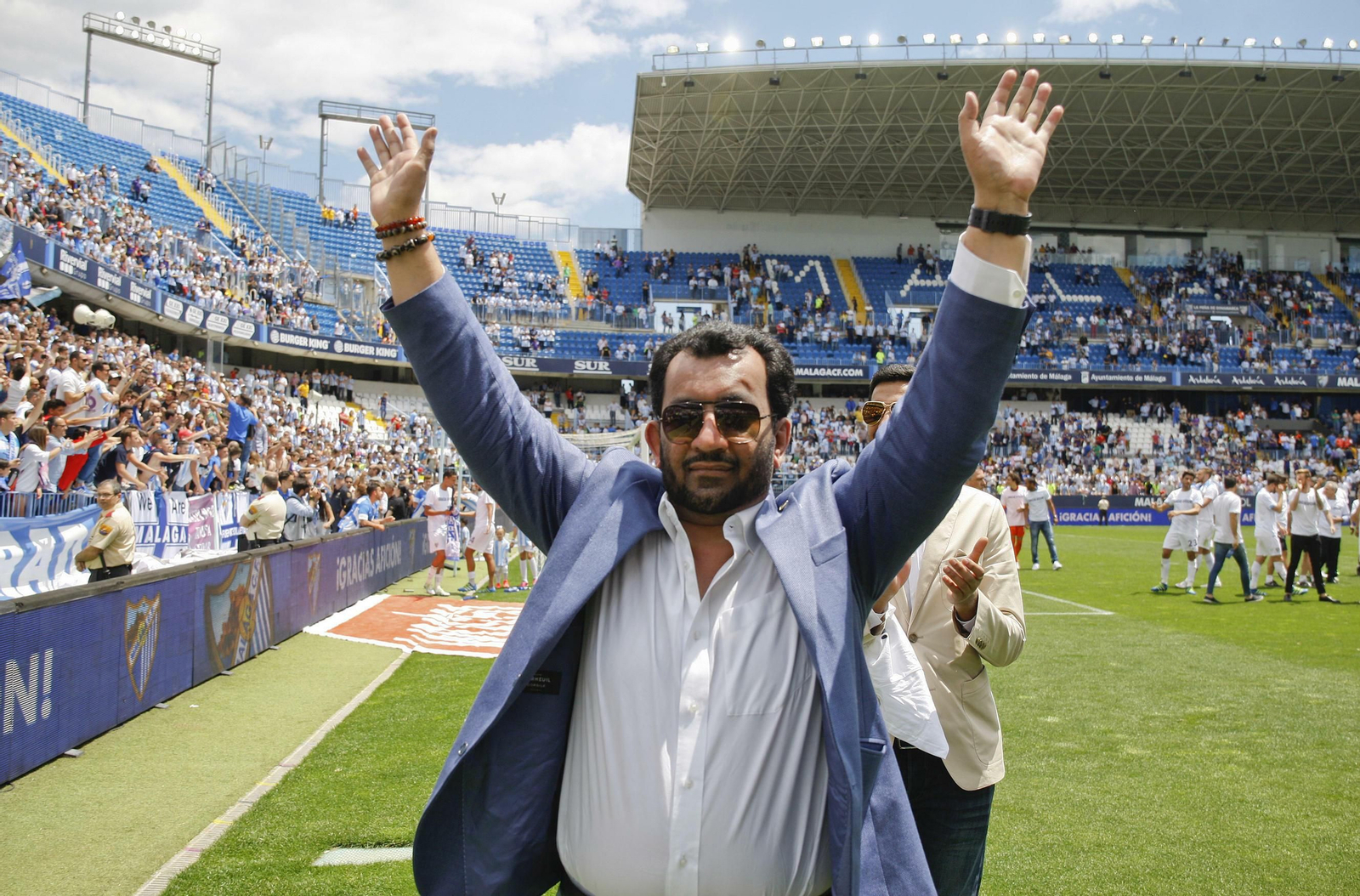 Al-Thani, dándose una vuelta de honor en La Rosaleda.